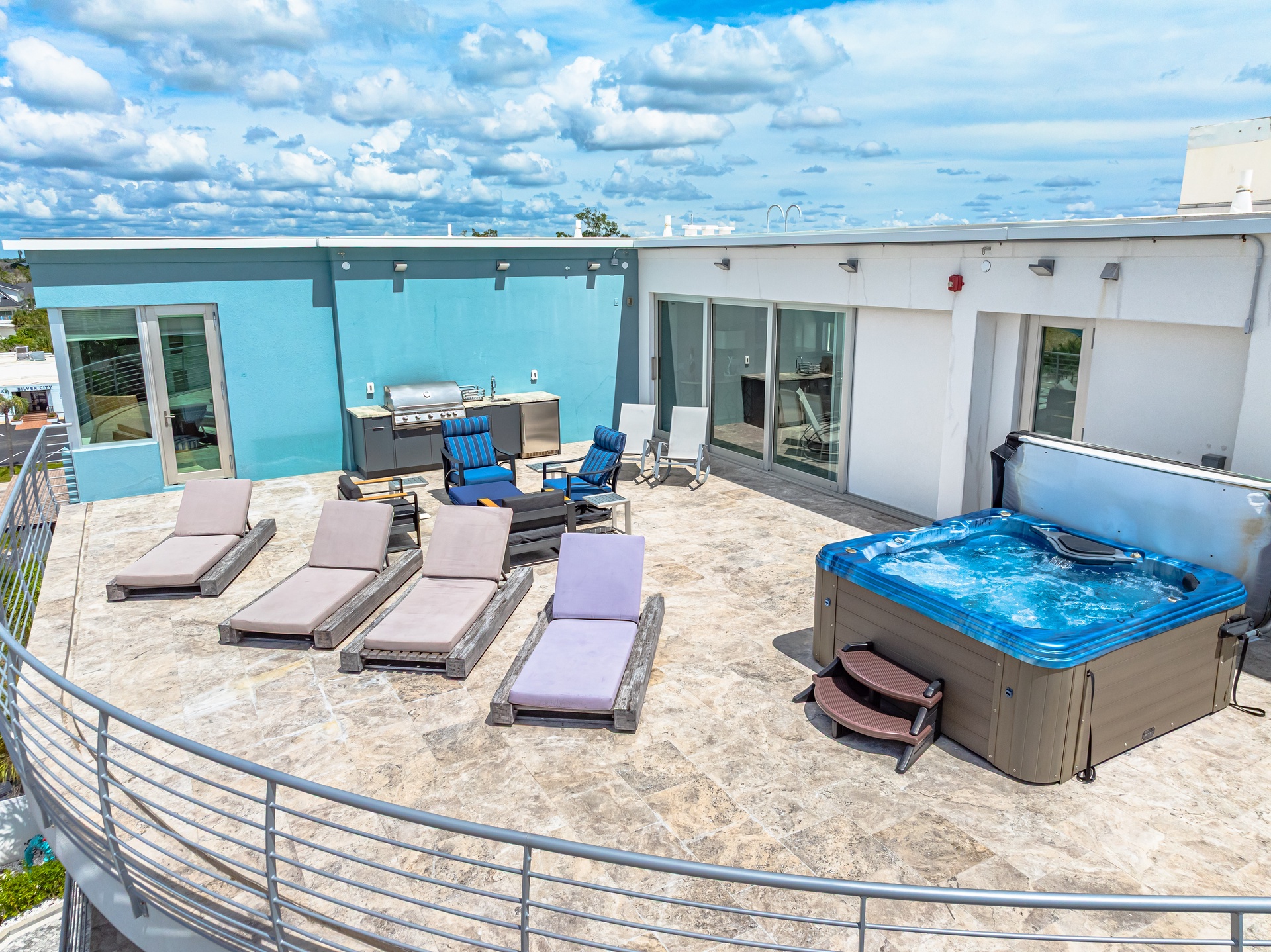 Beach House Residence - Penthouse | Photo 46