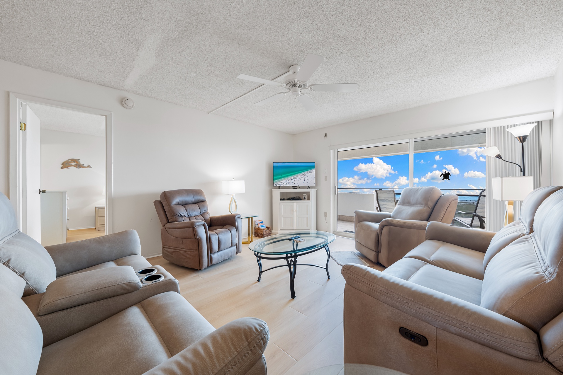 Tivoli by the Sea: 606 | Photo 5