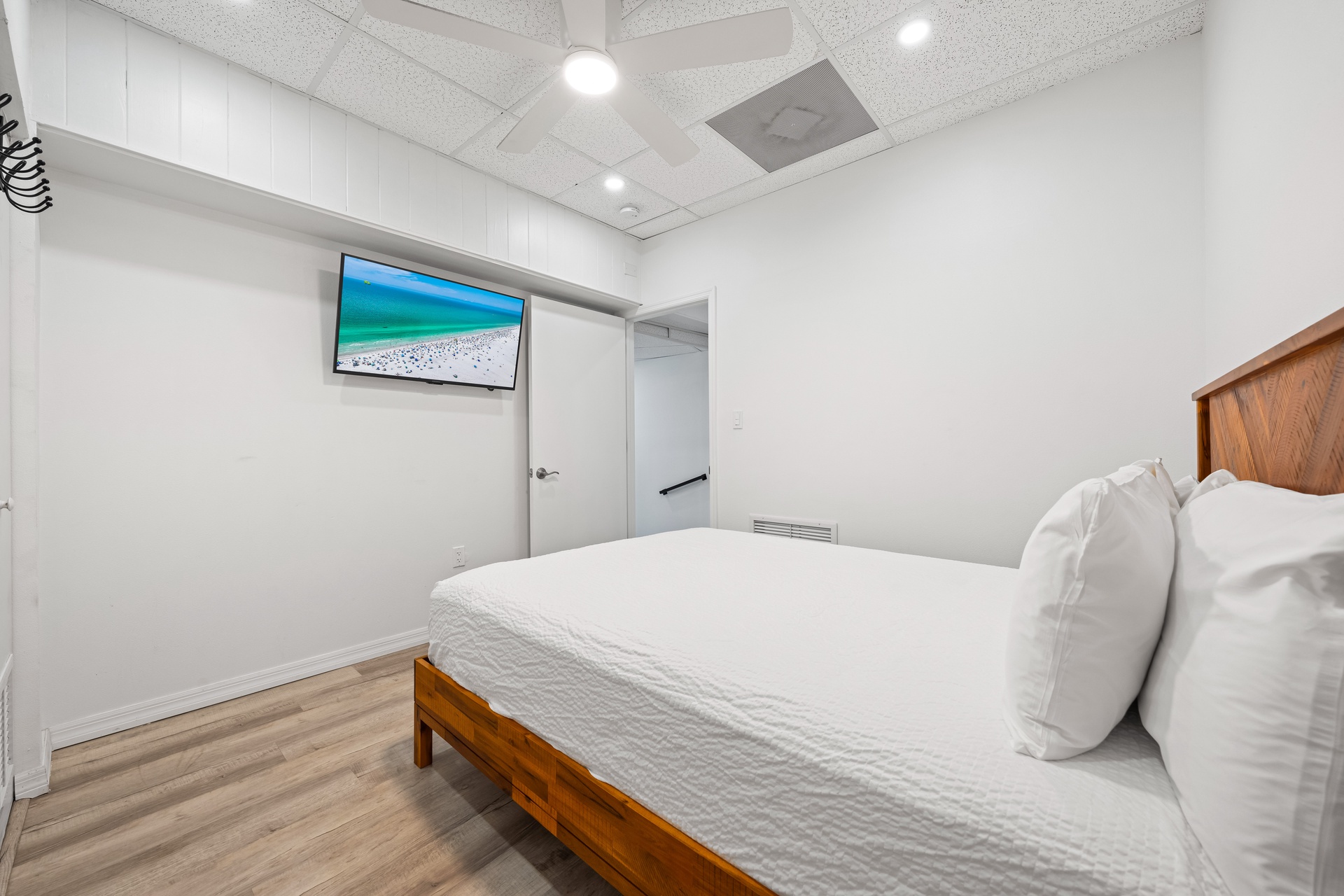 Mallory Squared- Unit A | Photo 9