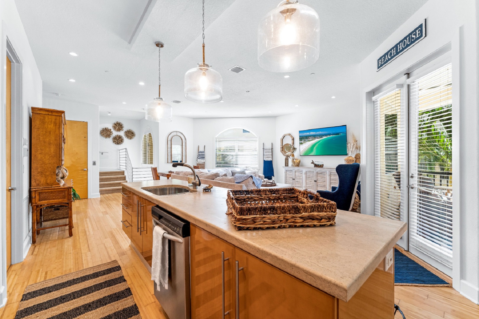 Off the Hook | Photo 10