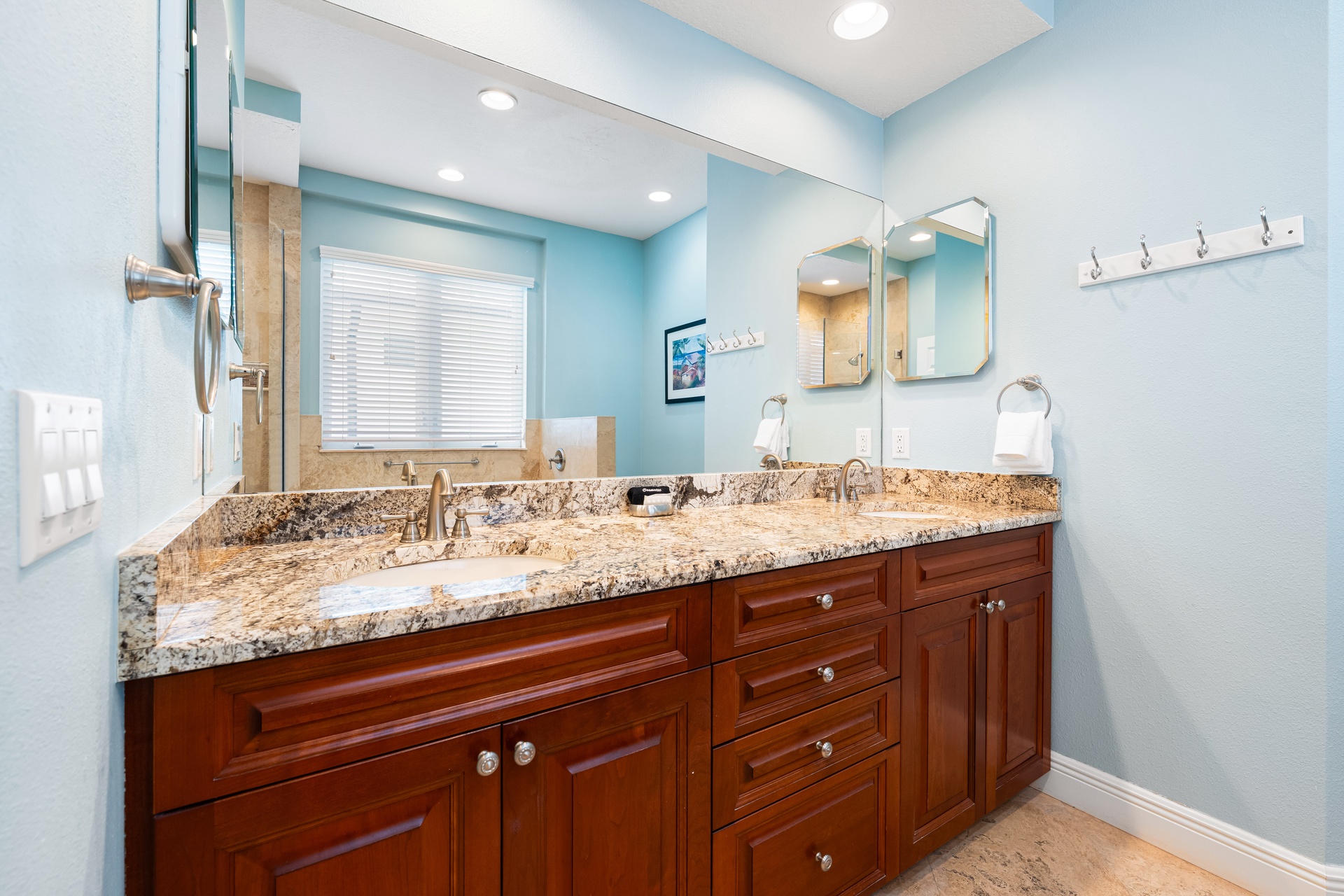 A Somewhere is Here - Changes in Latitude | Photo 26