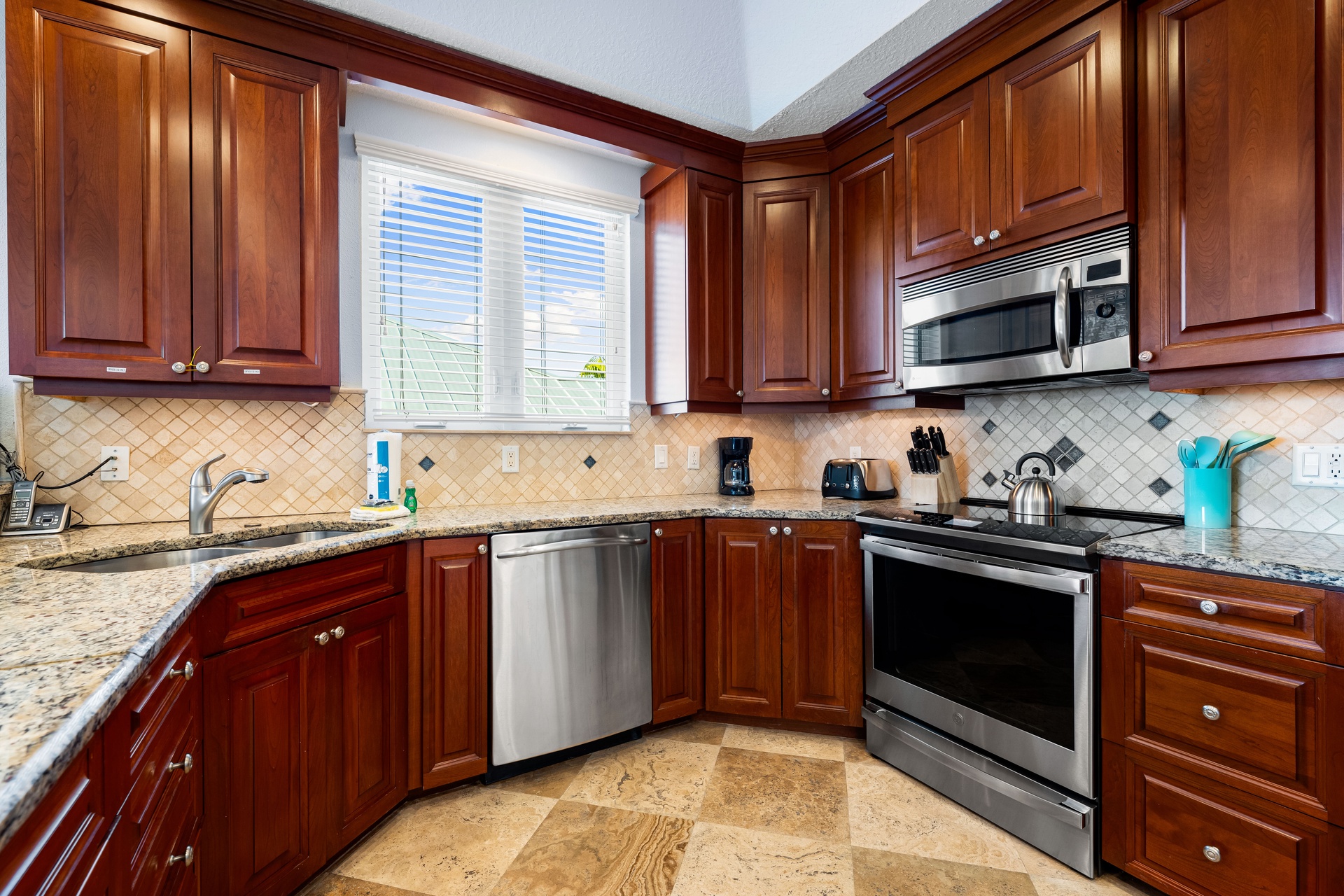 A Somewhere is Here - Changes in Latitude | Photo 15