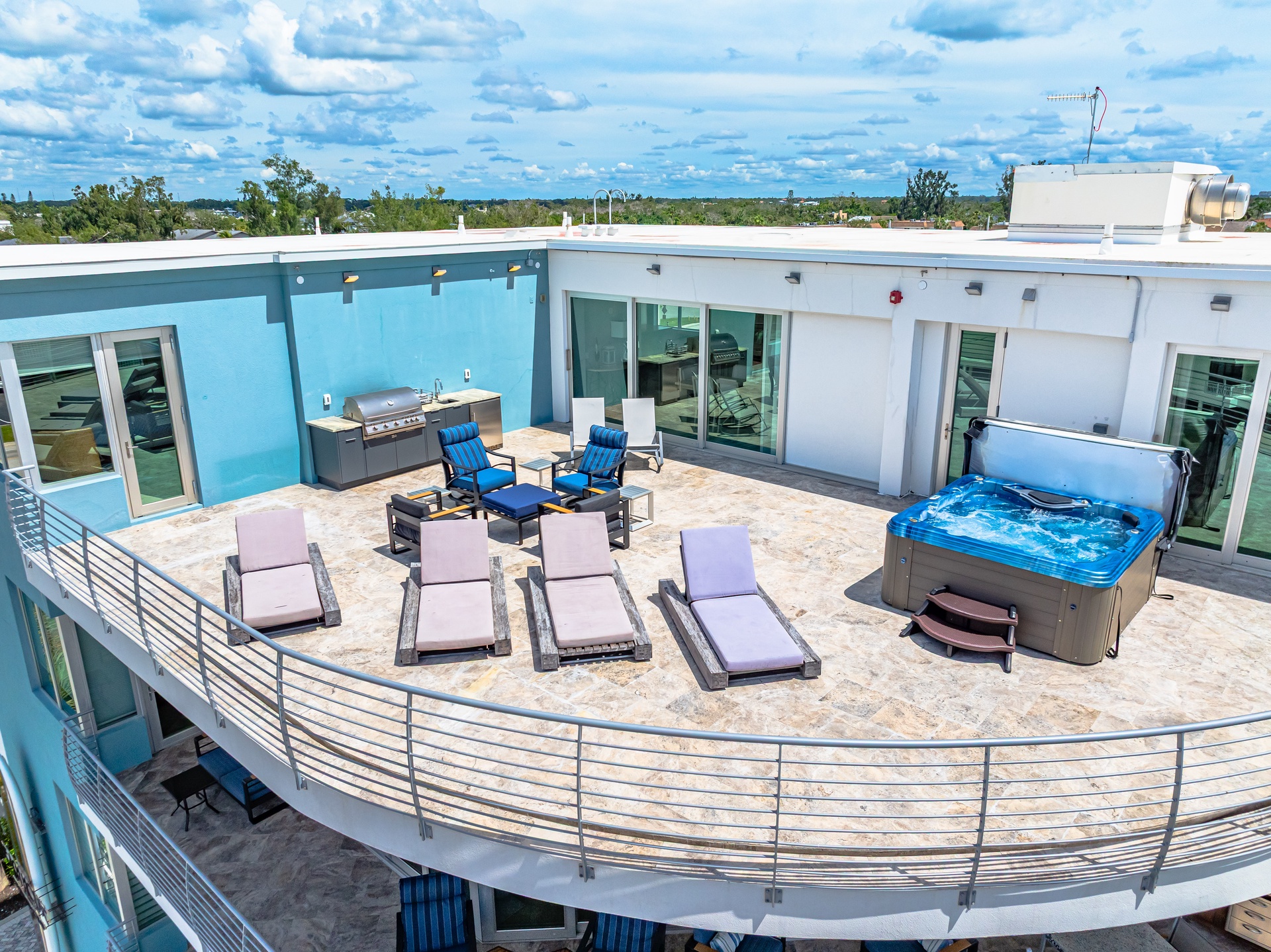 Beach House Residence - Penthouse | Photo 39