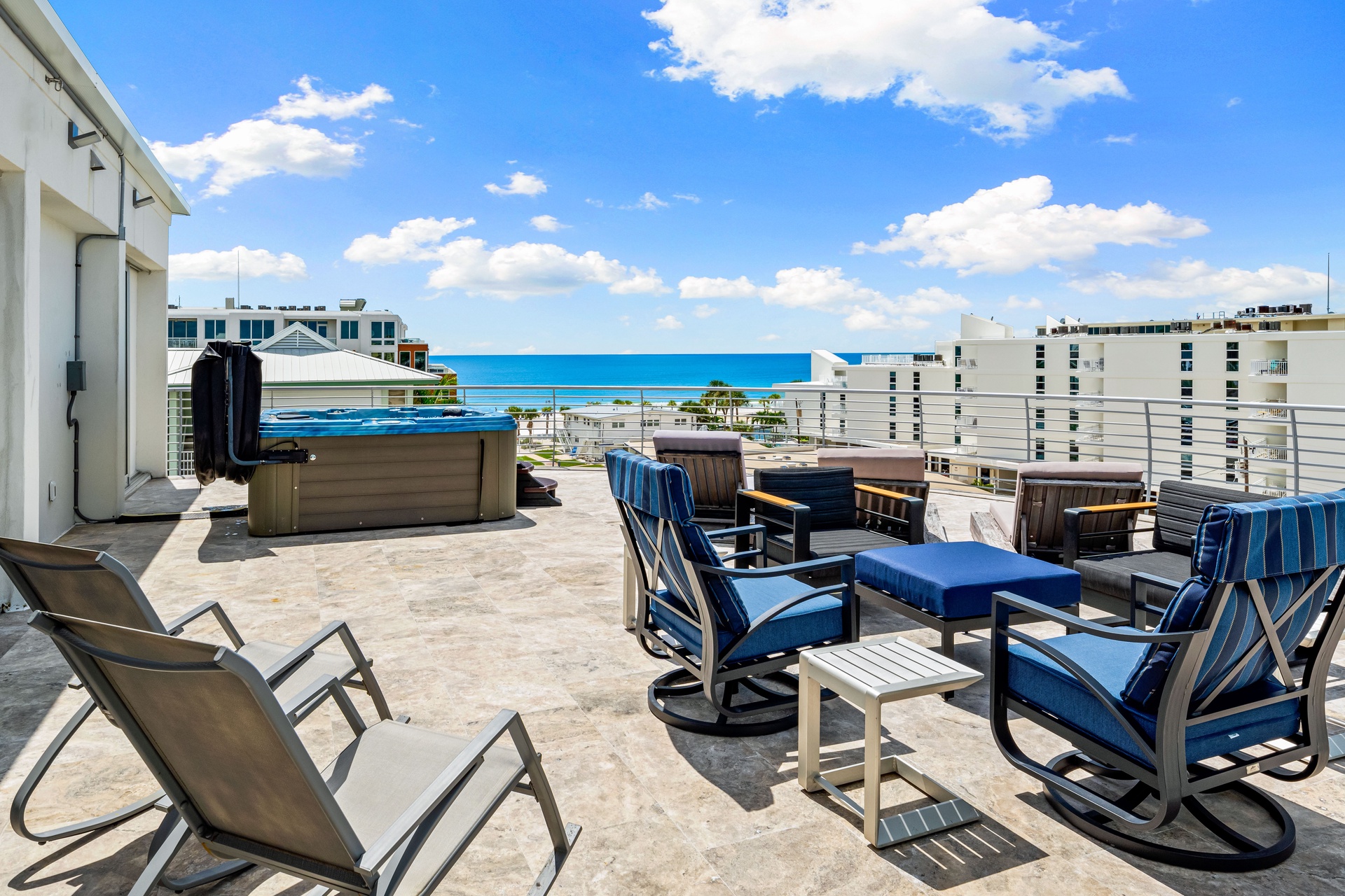 Beach House Residence - Penthouse | Photo 11