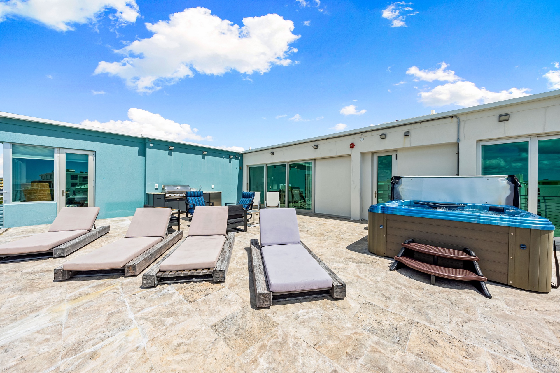 Beach House Residence - Penthouse | Photo 44