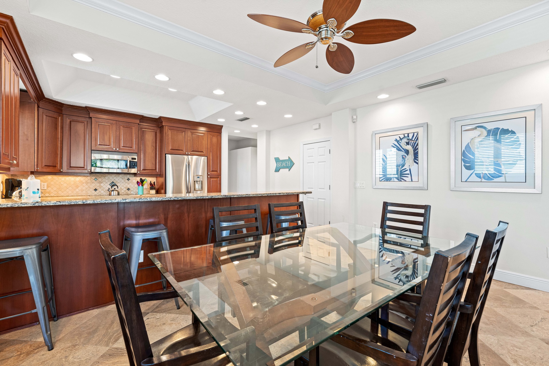 A Somewhere is Here - Changes in Latitude | Photo 19