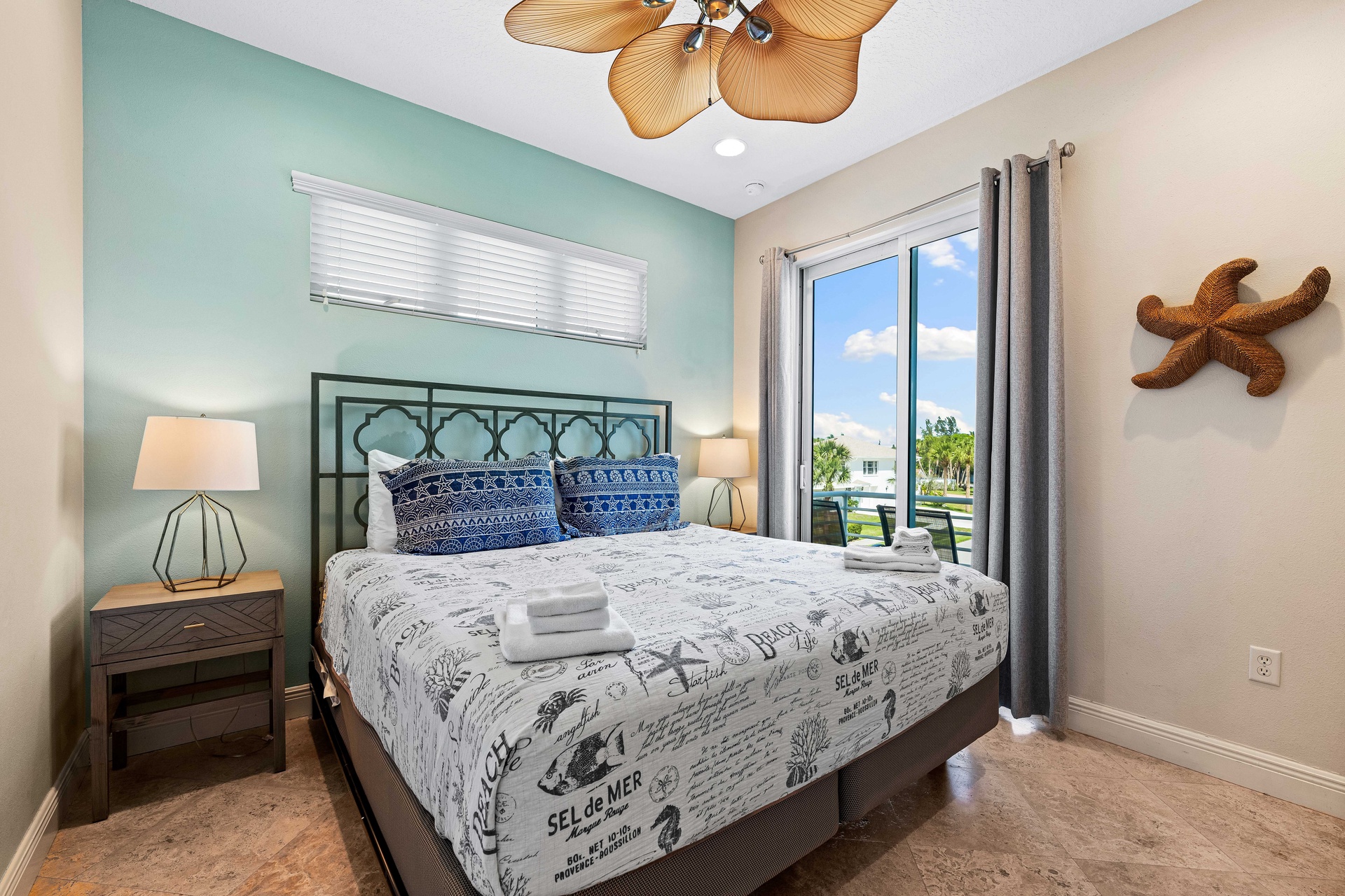 A Somewhere is Here - Changes in Latitude | Photo 27