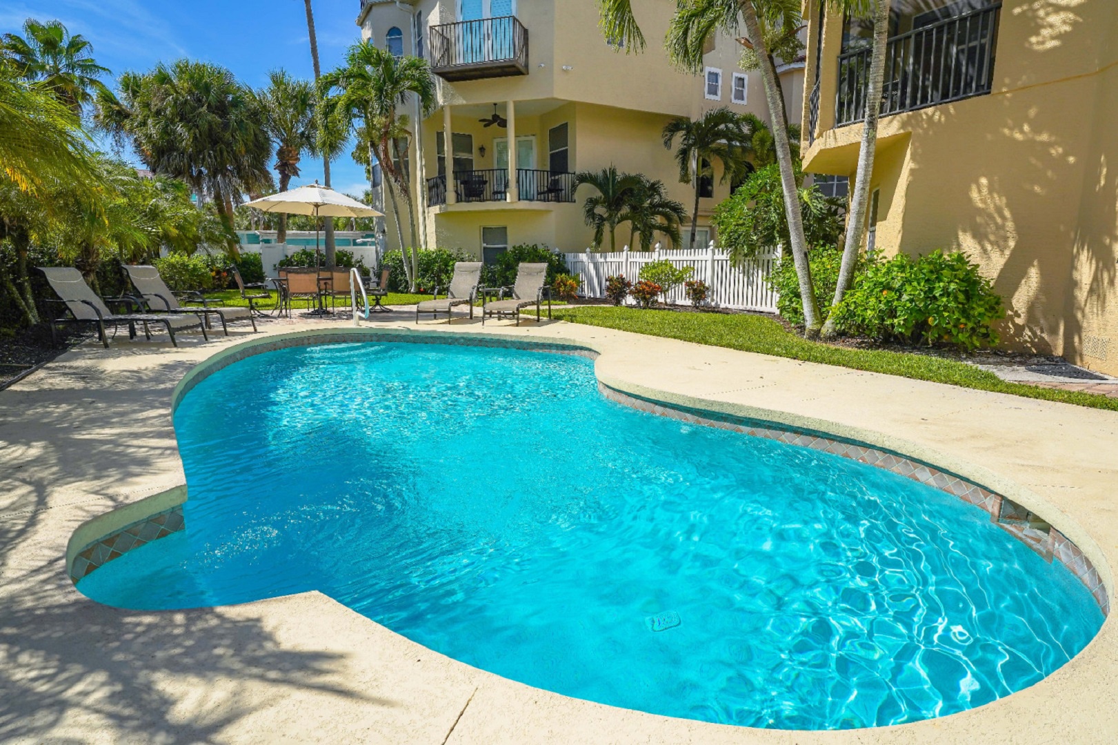 Off the Hook | Photo 42