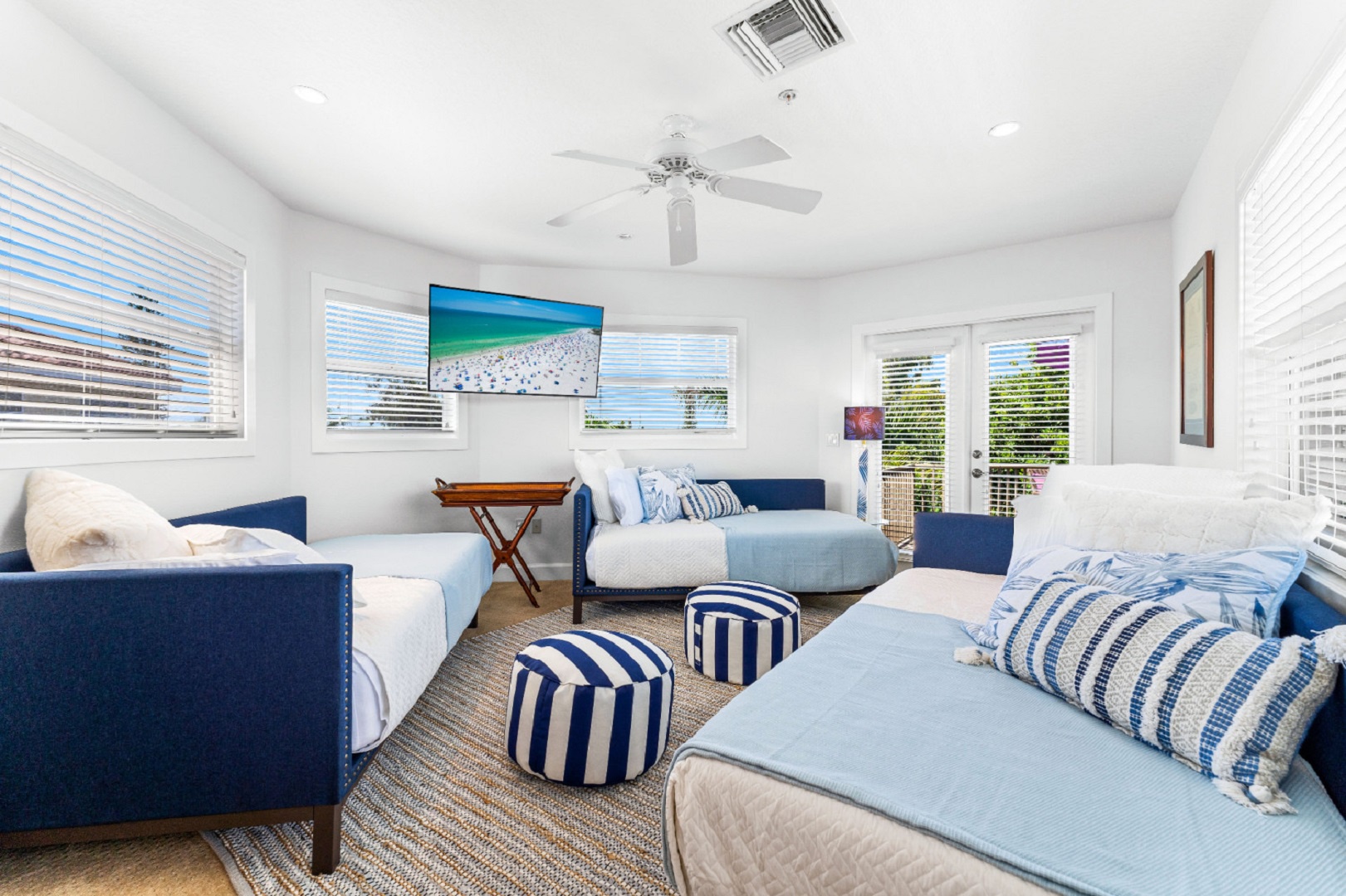 Off the Hook | Photo 36