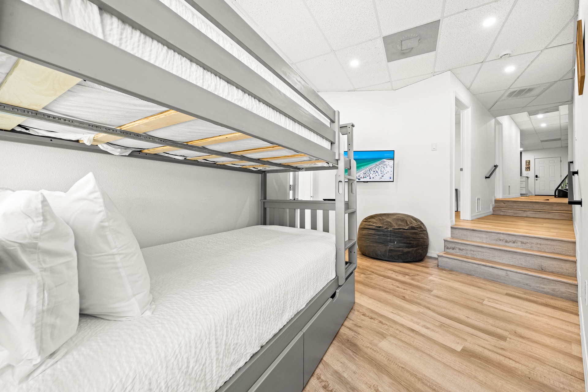 Mallory Squared- Unit B | Photo 16