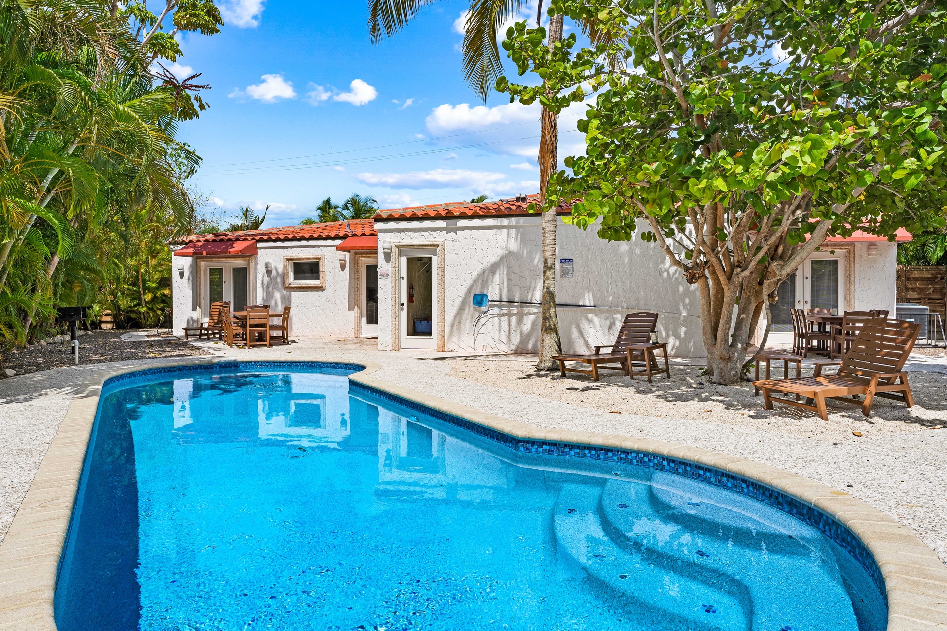Crescent Cove - A Crescent Beach Villa