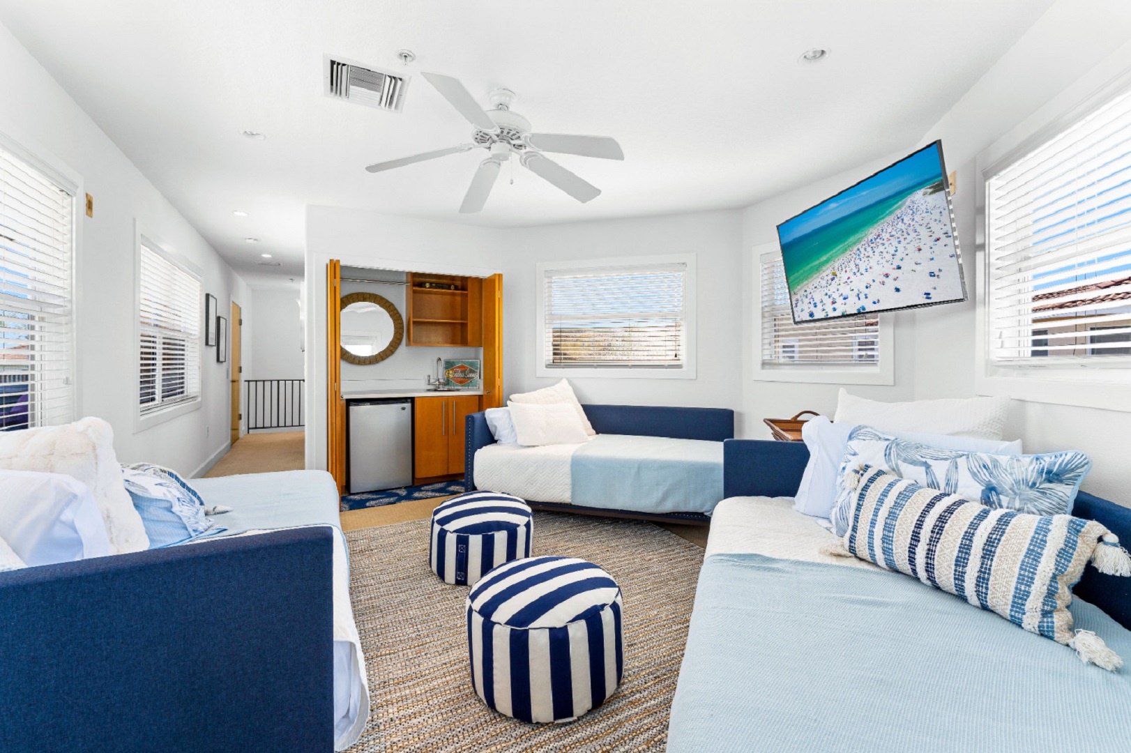 Off the Hook | Photo 35