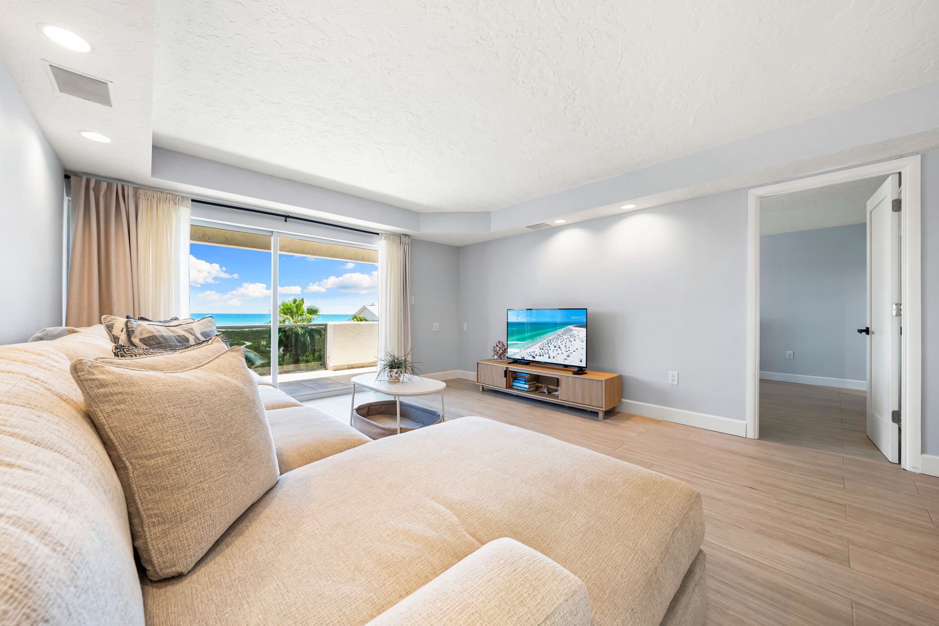 Tivoli by the Sea: 407 | Photo 7