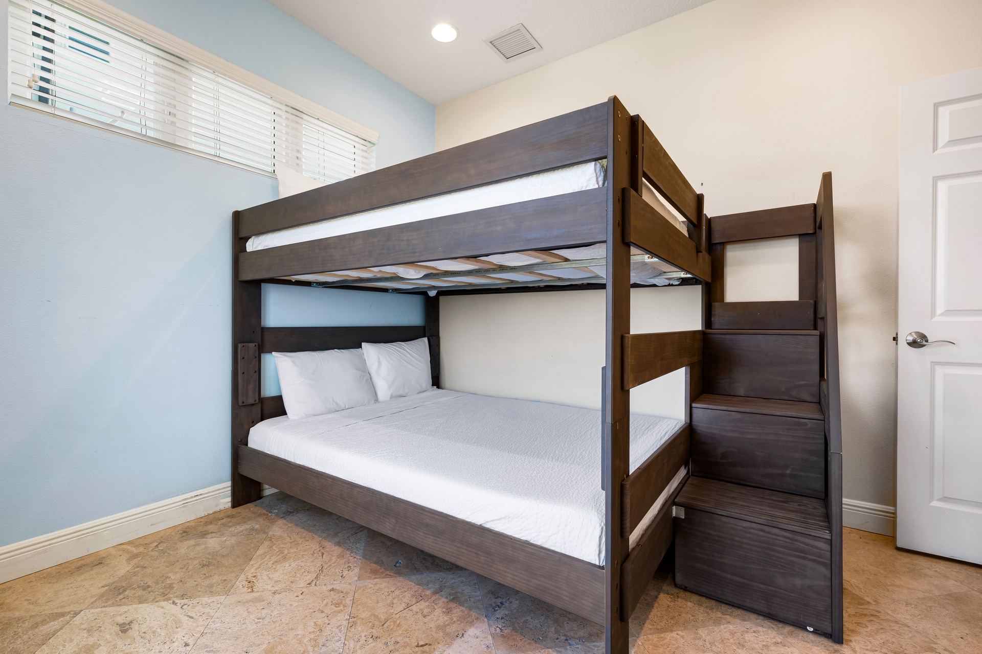 A Somewhere is Here - Changes in Latitude | Photo 34