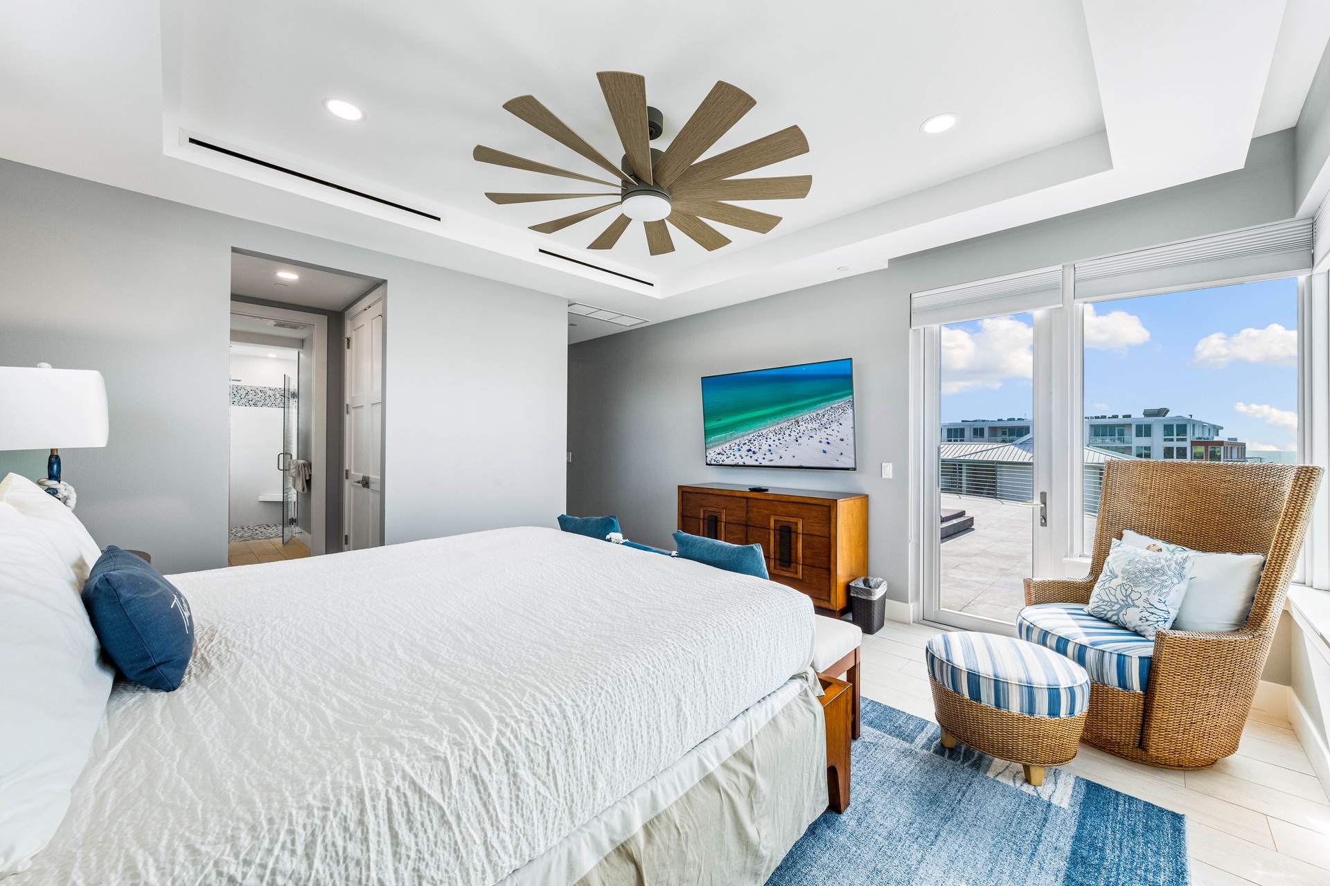 Beach House Residence - Penthouse | Photo 26