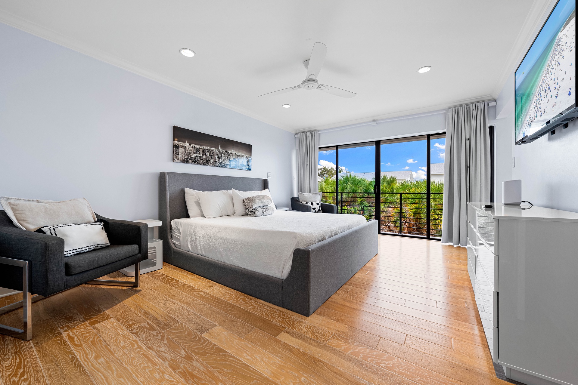 Wake up to gorgeous tropical views from your spacious bedroom with gleaming hardwood floors and modern furnishings.