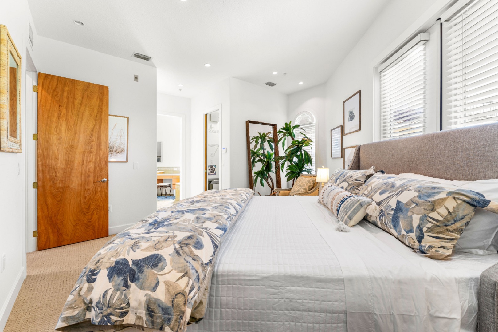 Off the Hook | Photo 21