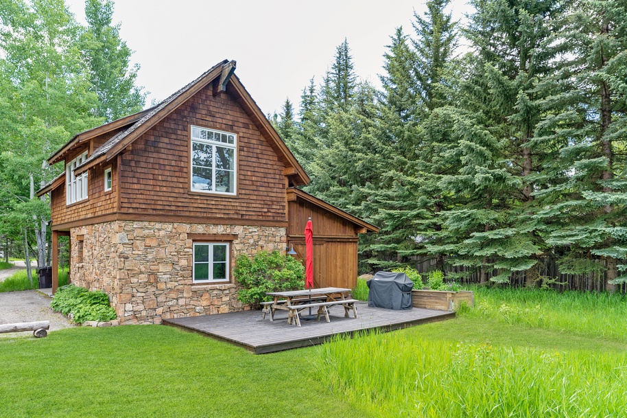 1635 Exterior_JGPhoto-3