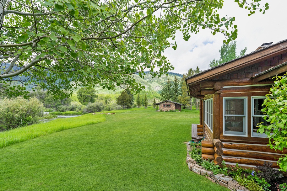1635 Exterior_JGPhoto-5