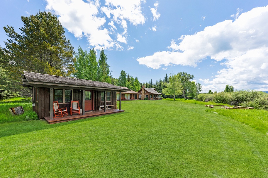 1635 Exterior_JGPhoto-11