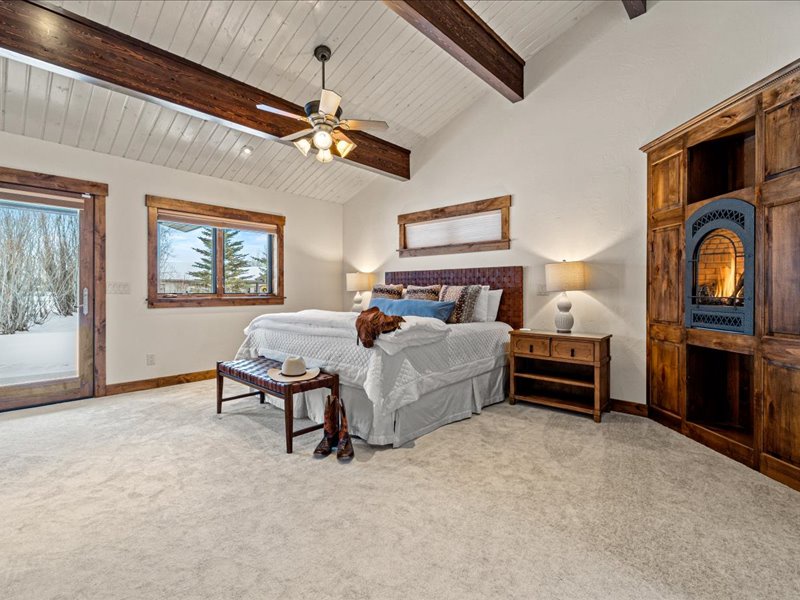17-15 - 655 E Oatgrass Rd (Interior)