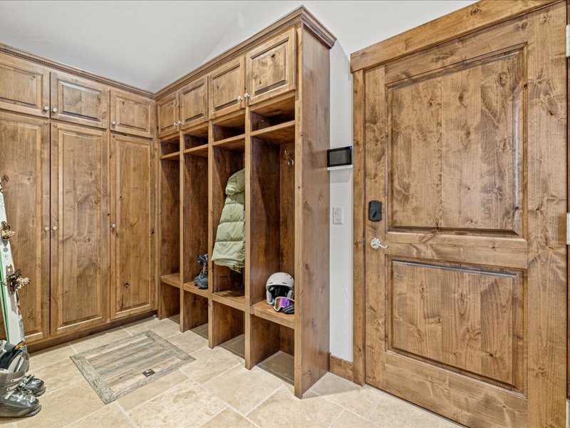 02-30 - 655 E Oatgrass Rd (Interior)