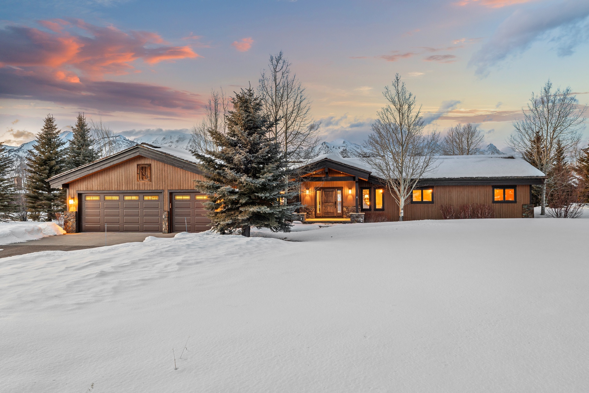 17 - 655 E Oatgrass Exterior  Twilight