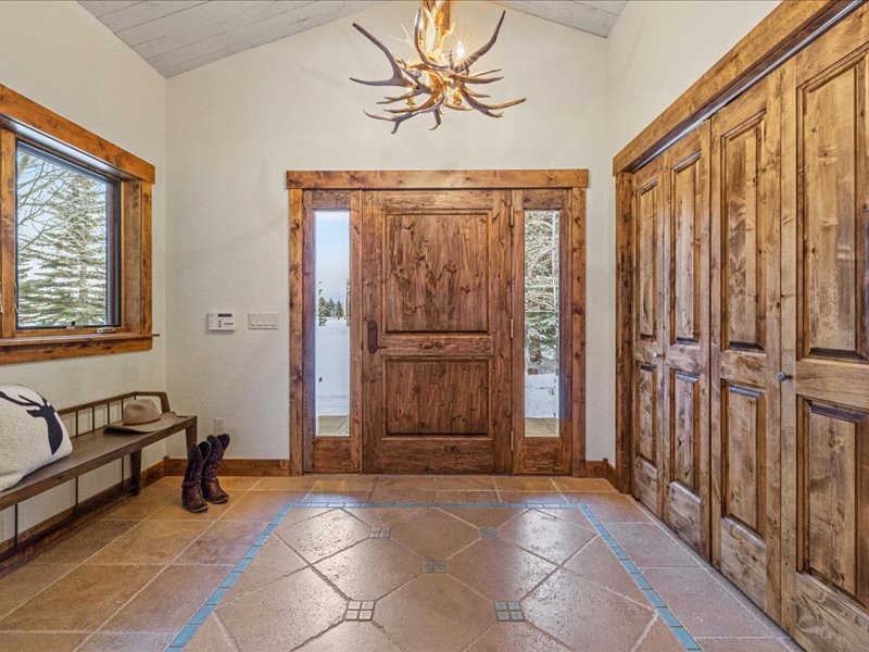 01-31 - 655 E Oatgrass Rd (Interior)