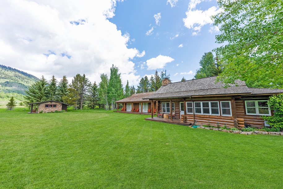 1635 Exterior_JGPhoto-6