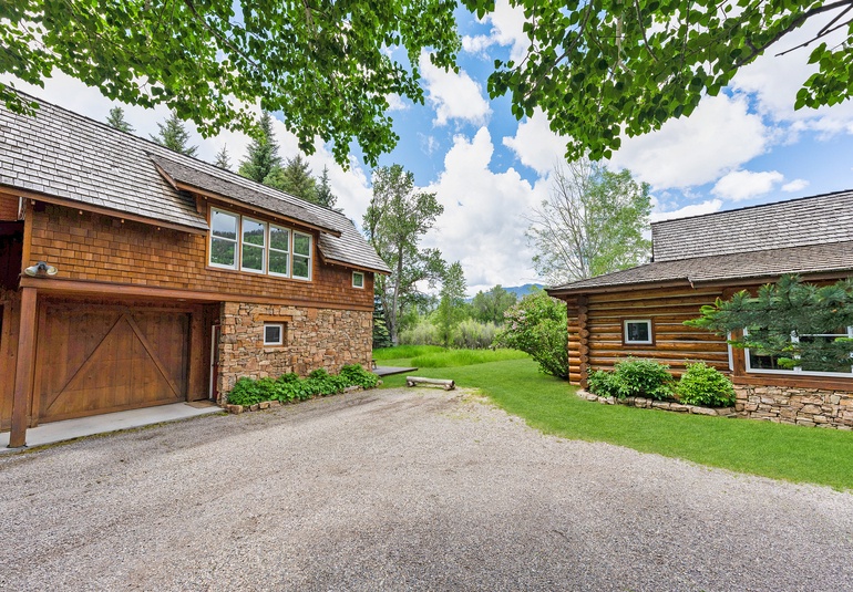 1635 Exterior_JGPhoto-2
