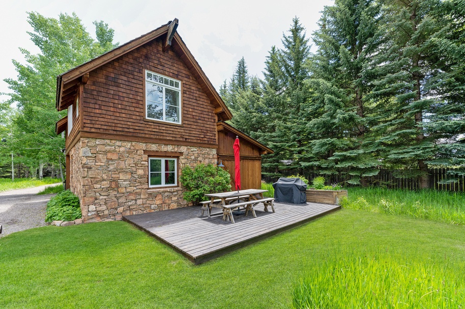 1635 Exterior_JGPhoto-16