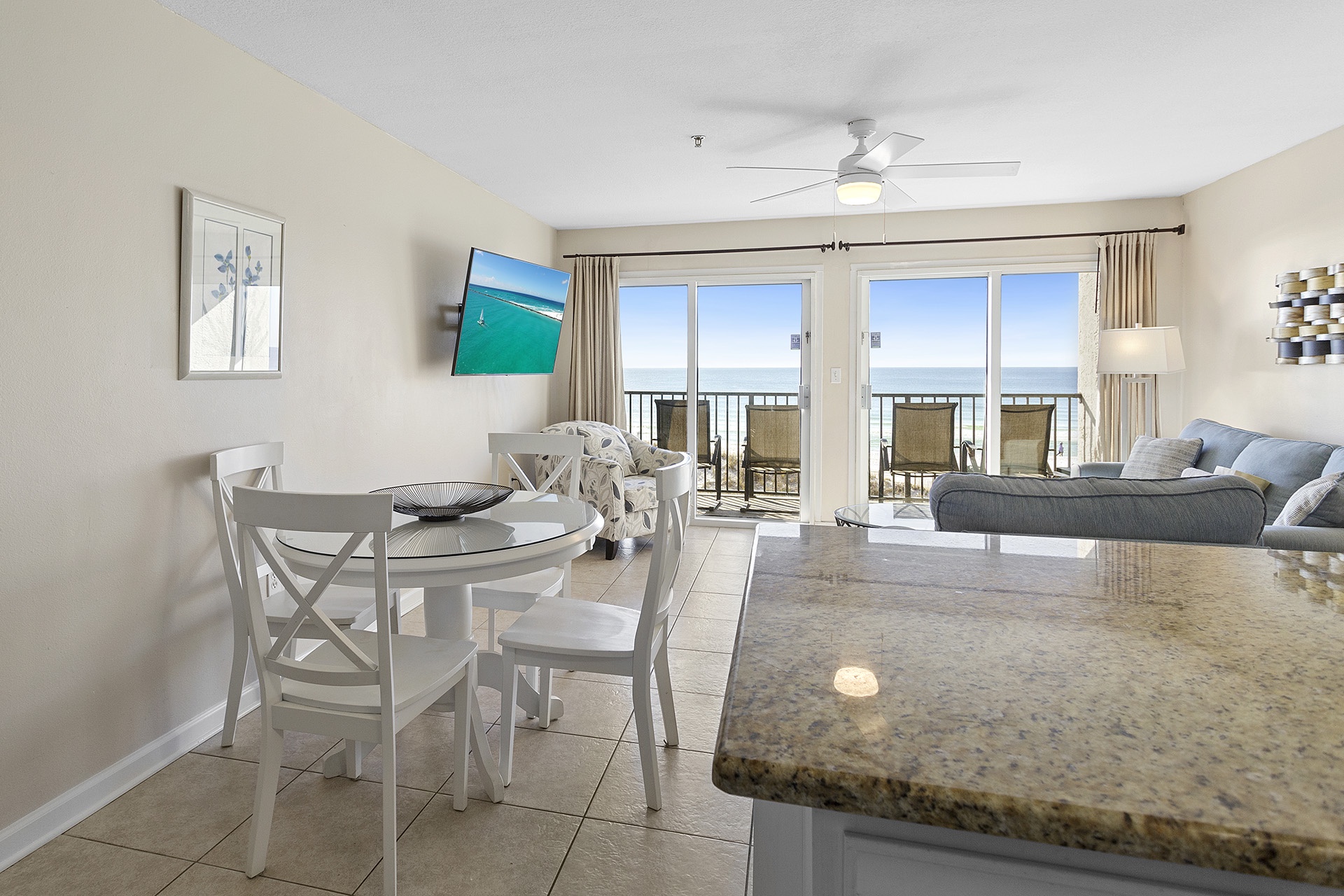 23-Windancer-302-Dining