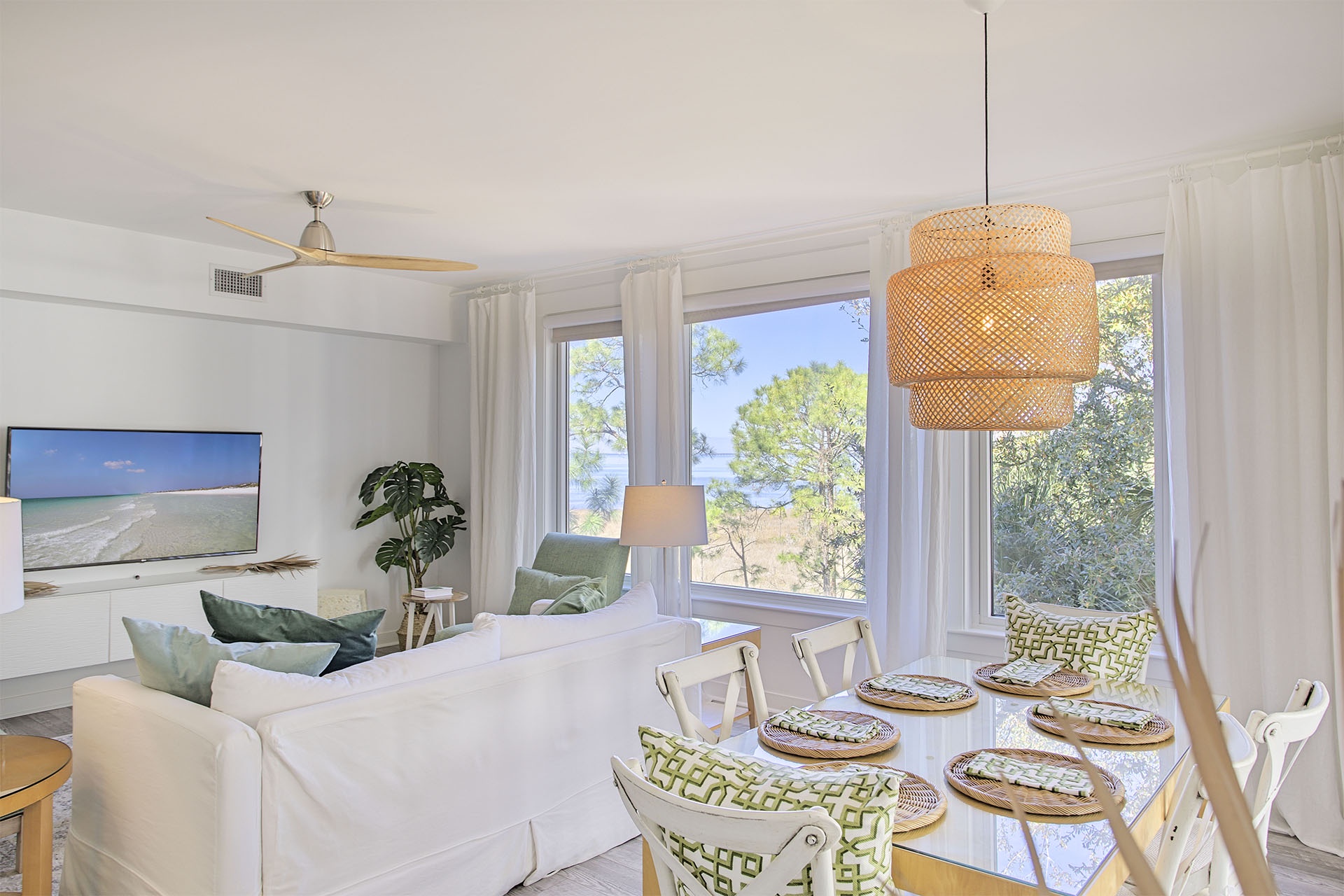 22-Bahia-4329-Dining-Alt