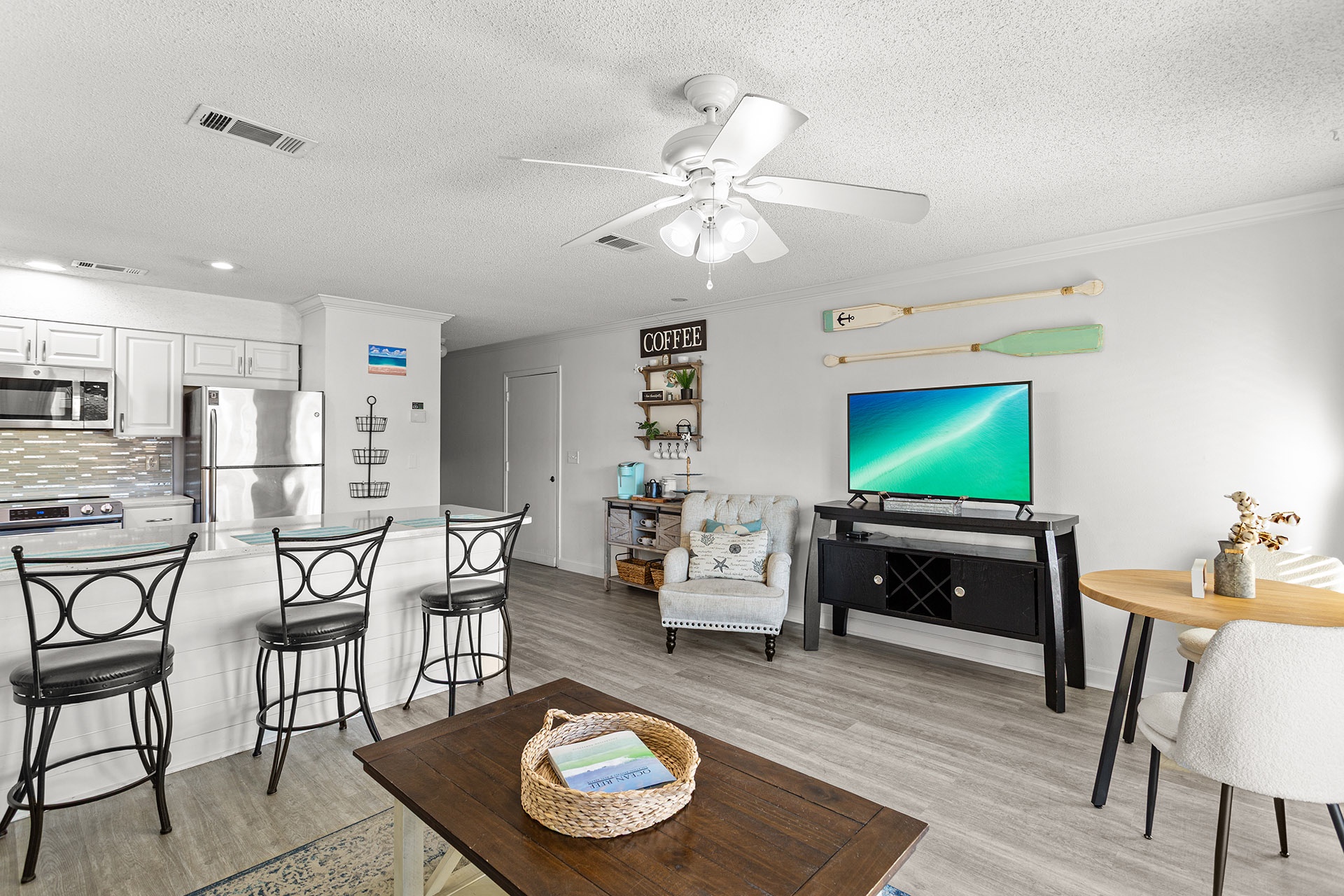 Seacove 7B Living Room Alt