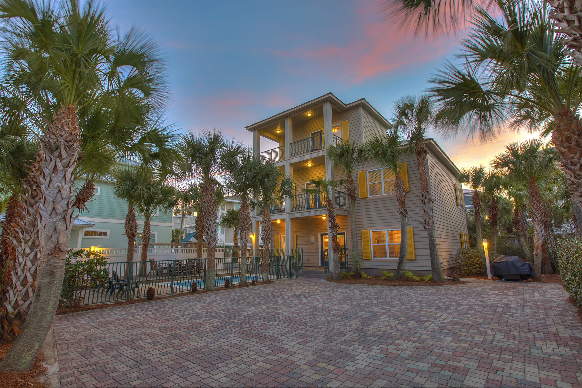 Coco-Hut-Sunset-Miramar-Beach