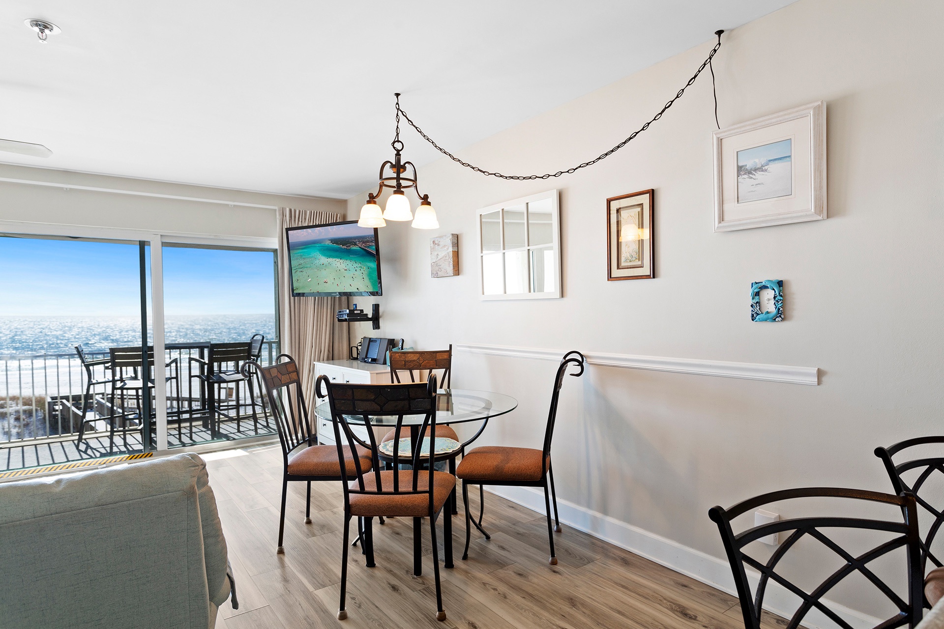 23-Commodores-Retreat-204-Dining