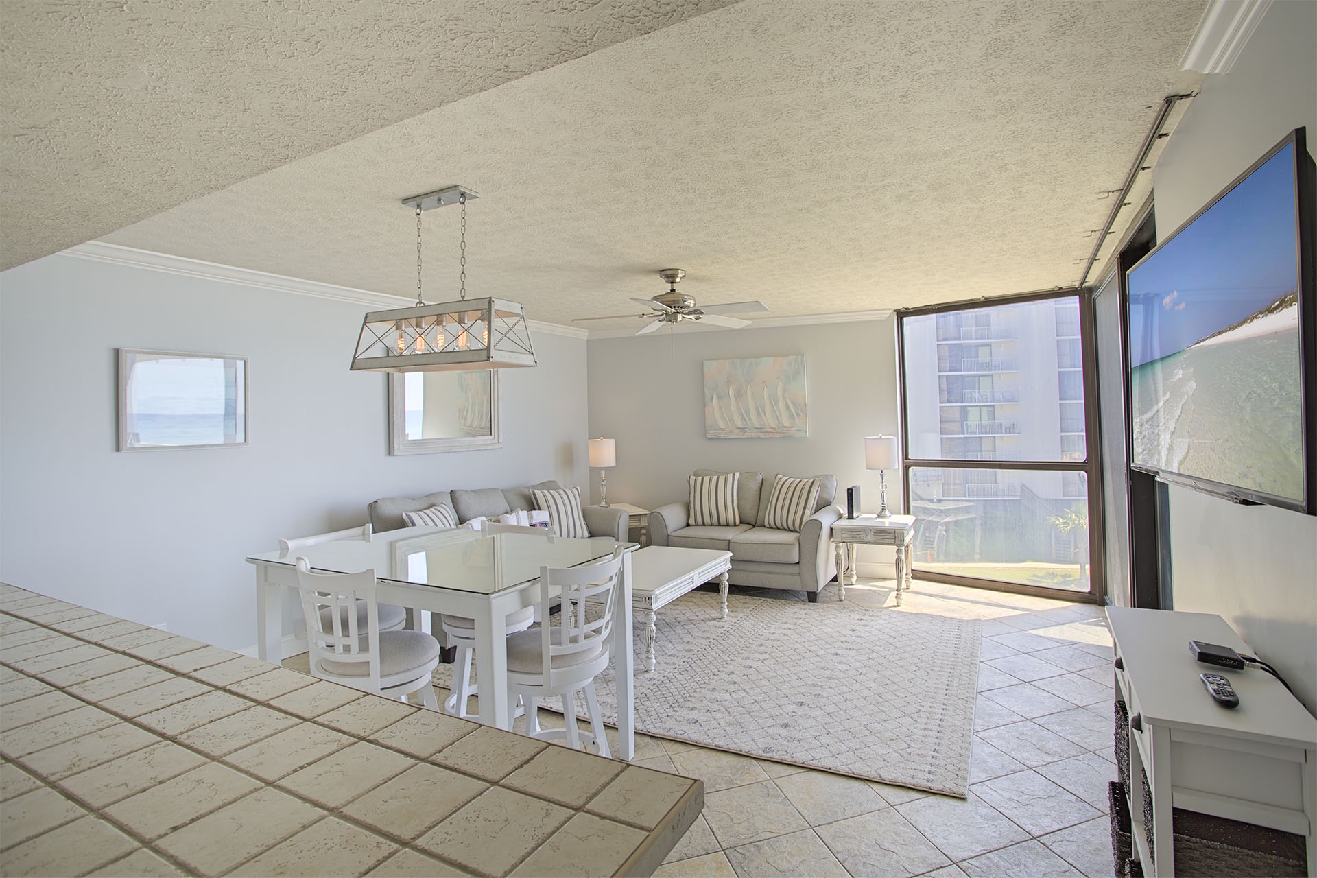 21-Mainsail-233-Dining