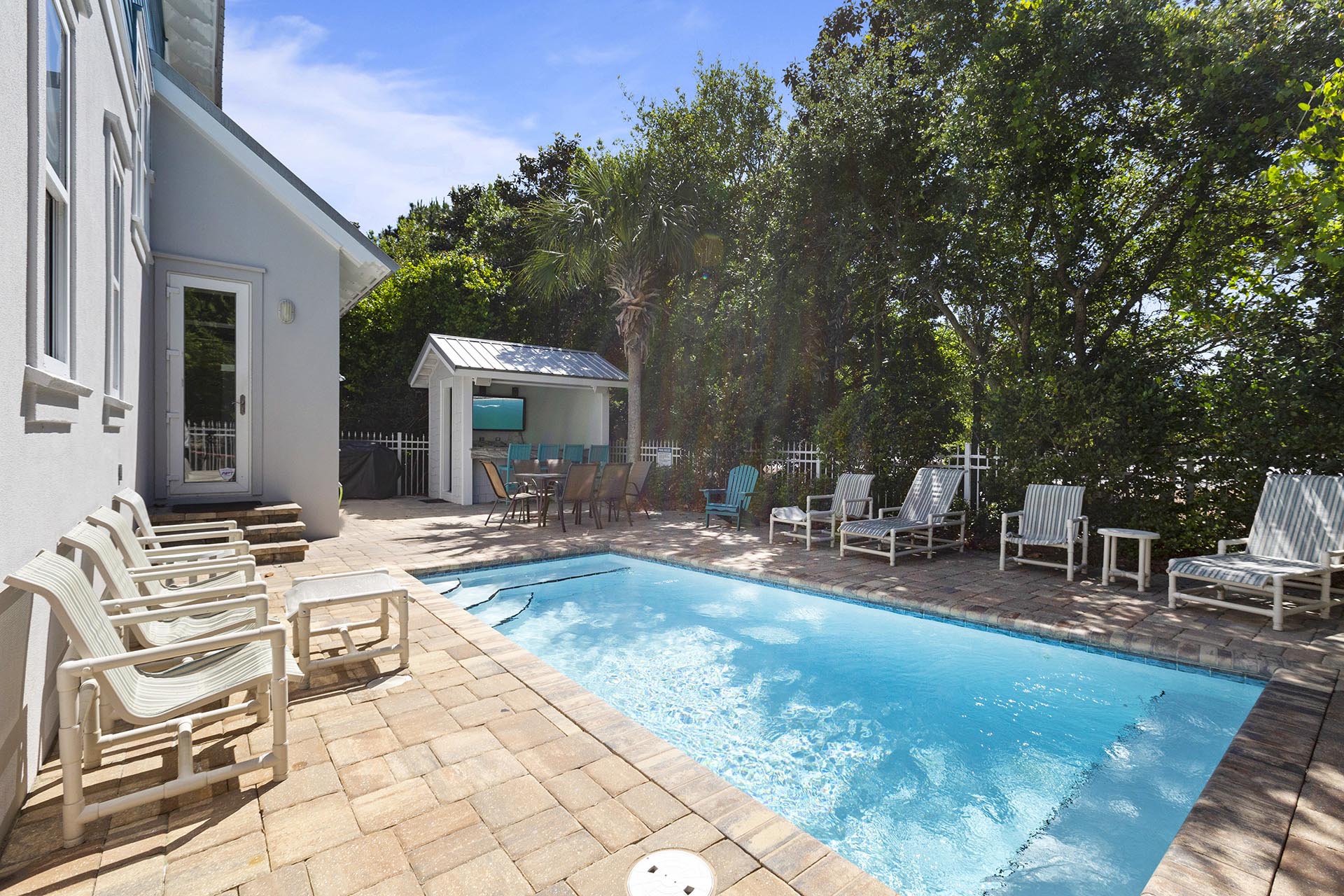 23-Frangista-Costas-Pool