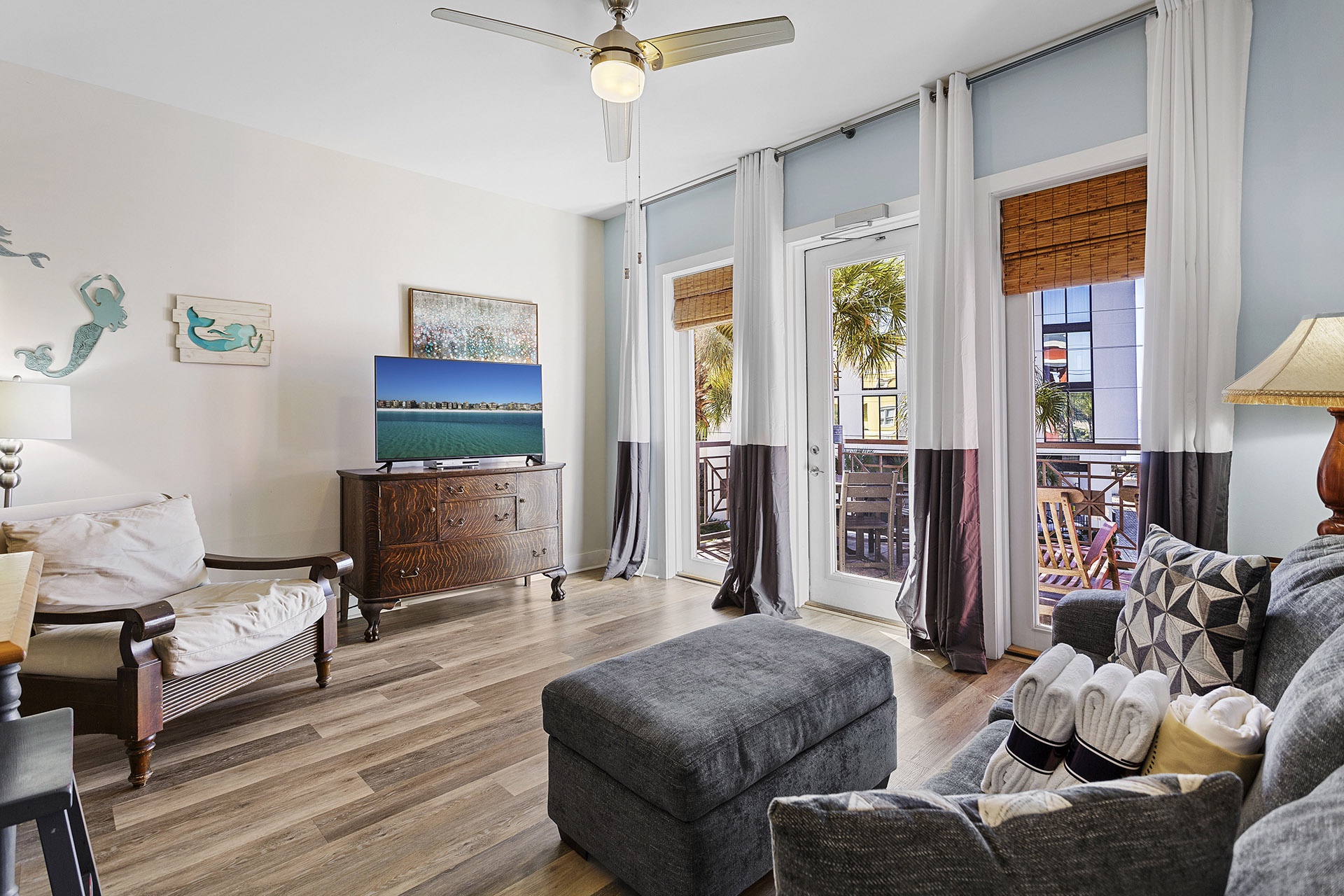 23-Inn-at-Gulf-Place-202-Living-Alt