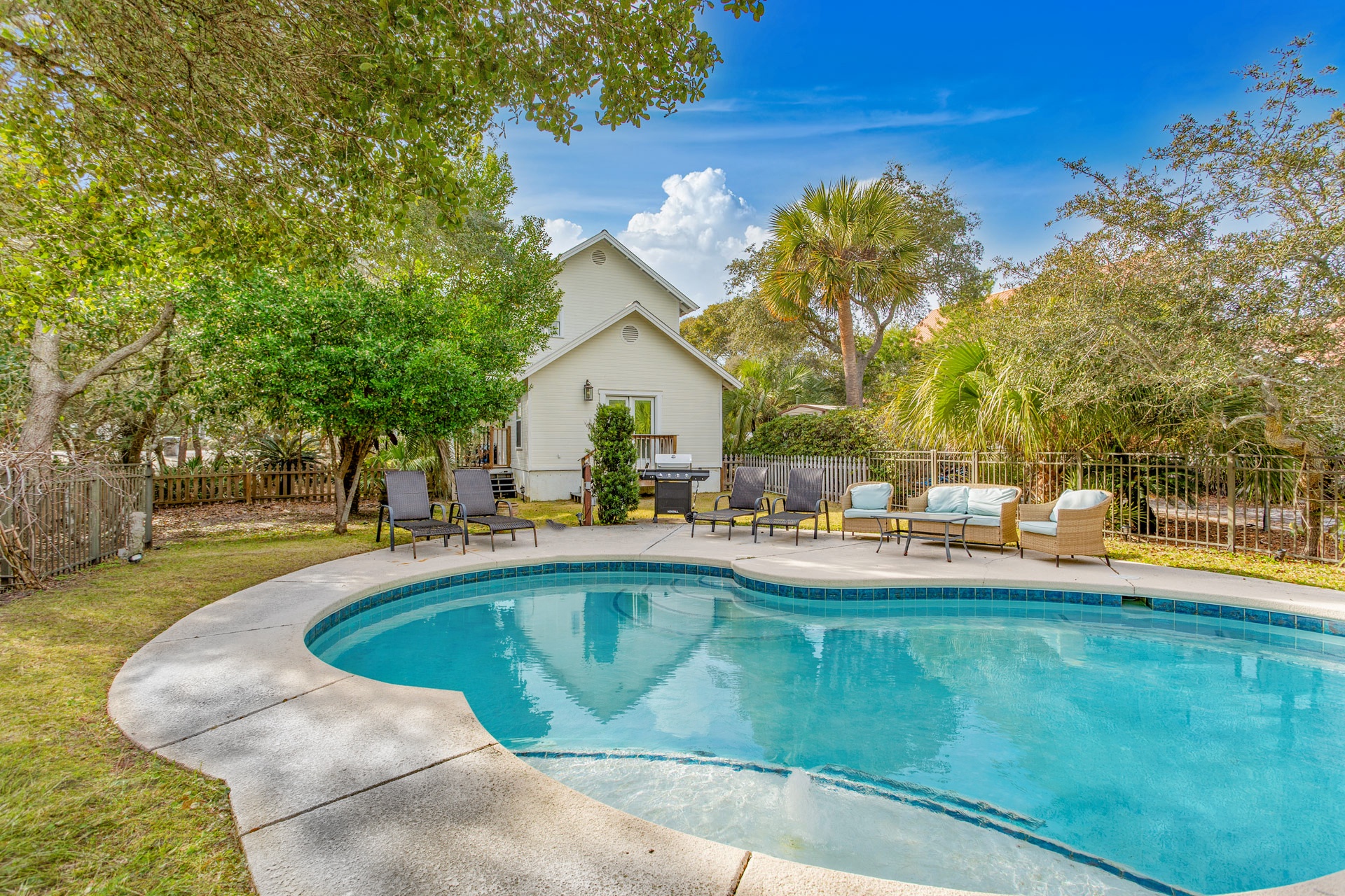 Turquoise Turtle Cottage Pool