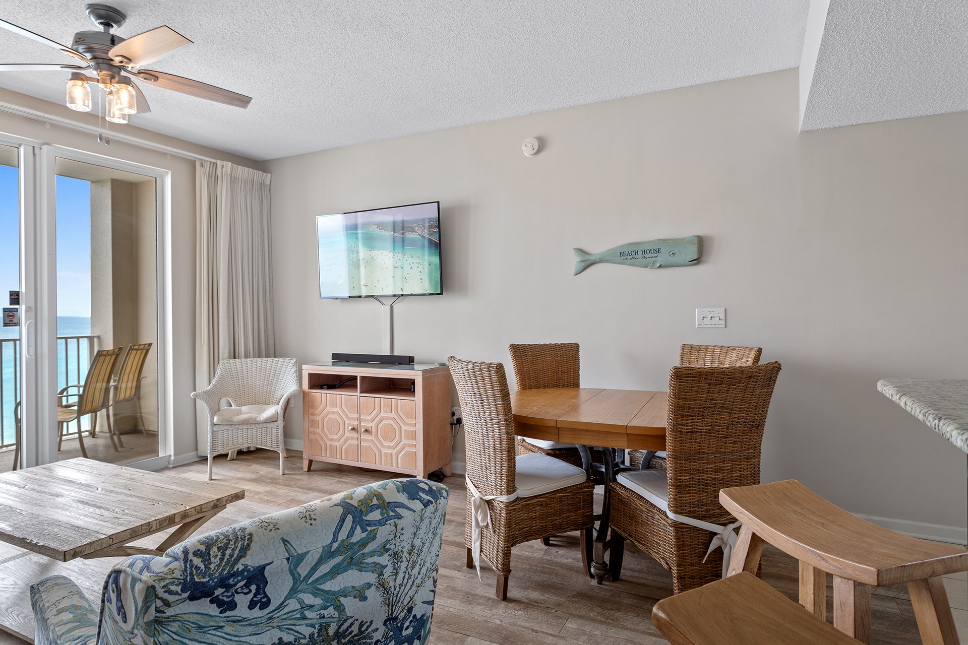 23-Majestic-Sun-608B-Dining