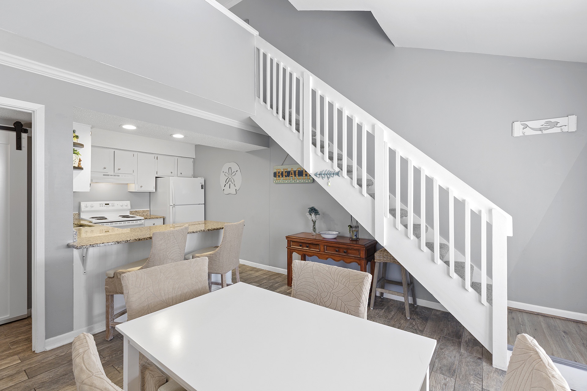 Sea Cabins 9B Dining Alt