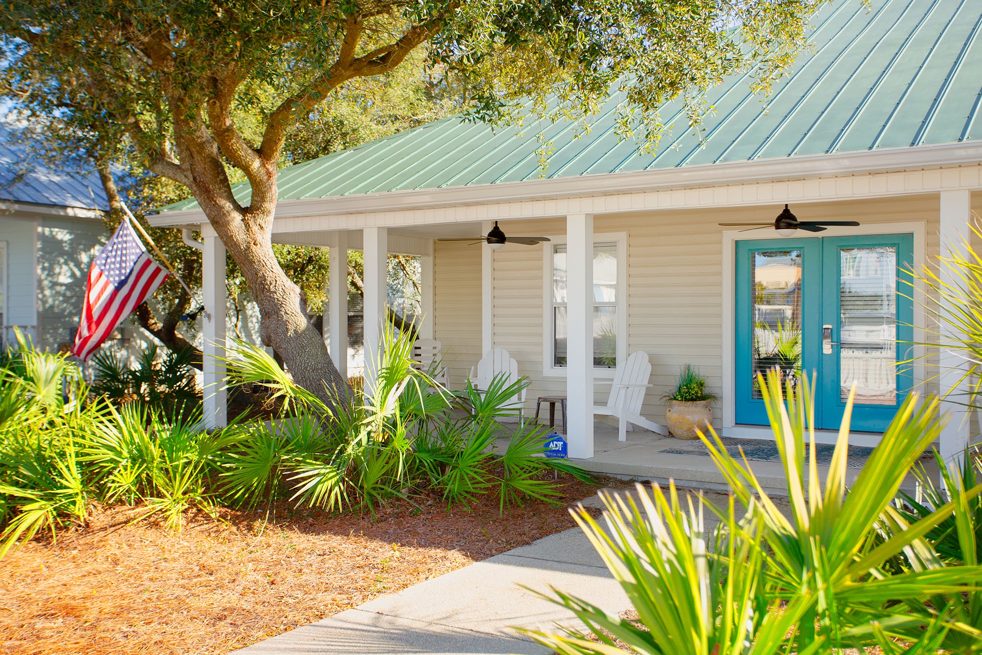 Sea Breeze Cottage Exterior Alt
