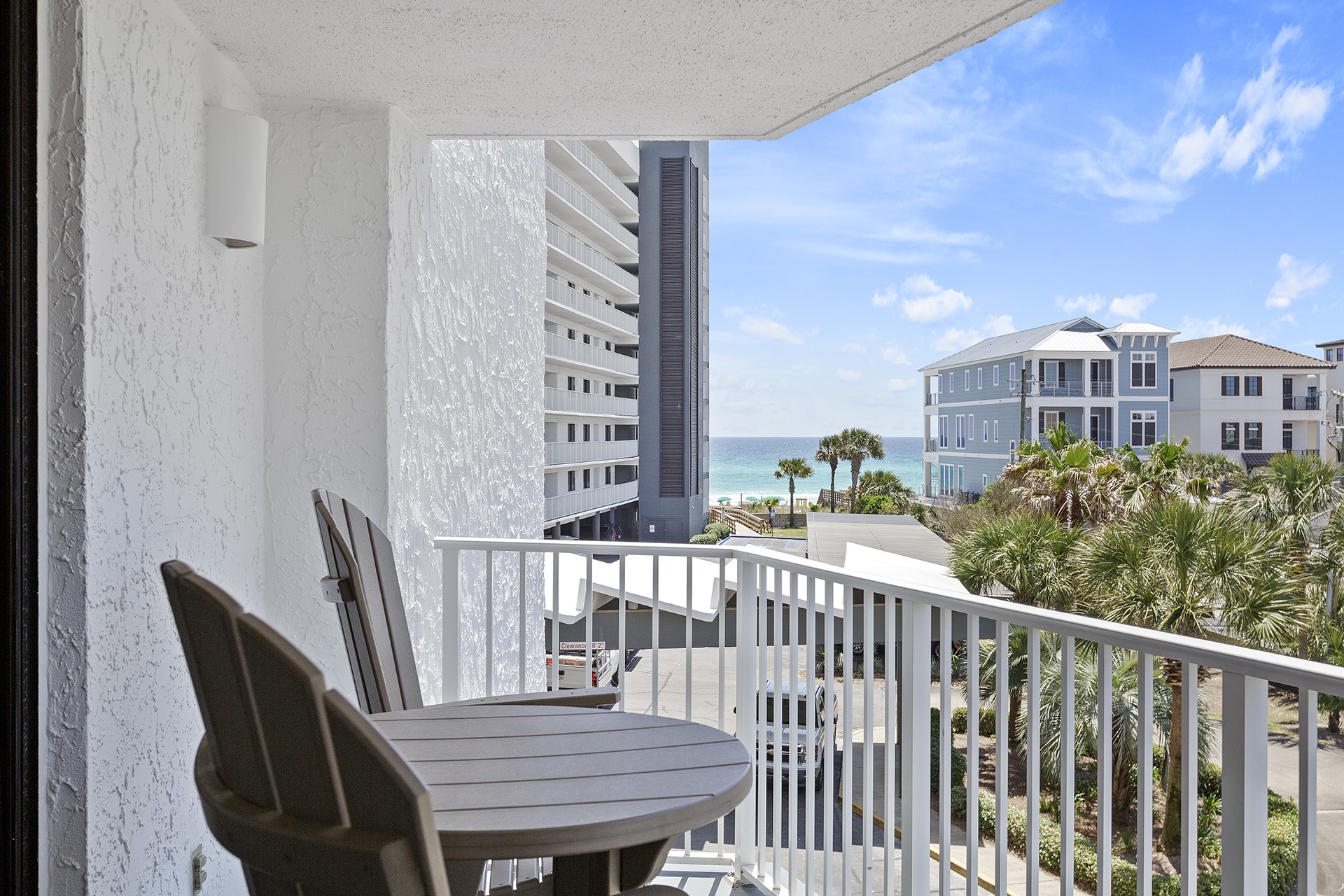 23-Mainsail-423-Balcony