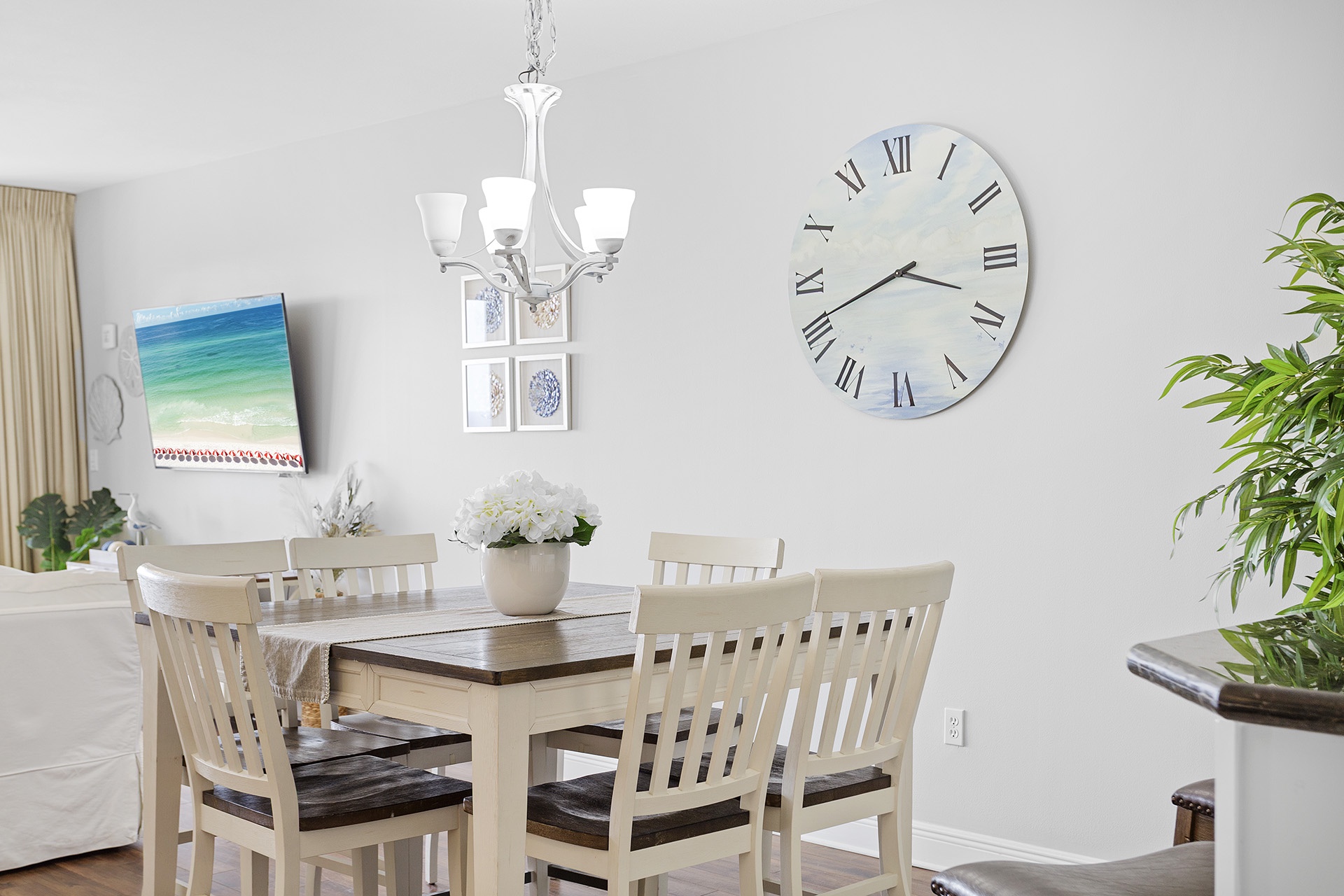 Ariel Dunes II 1709 Dining