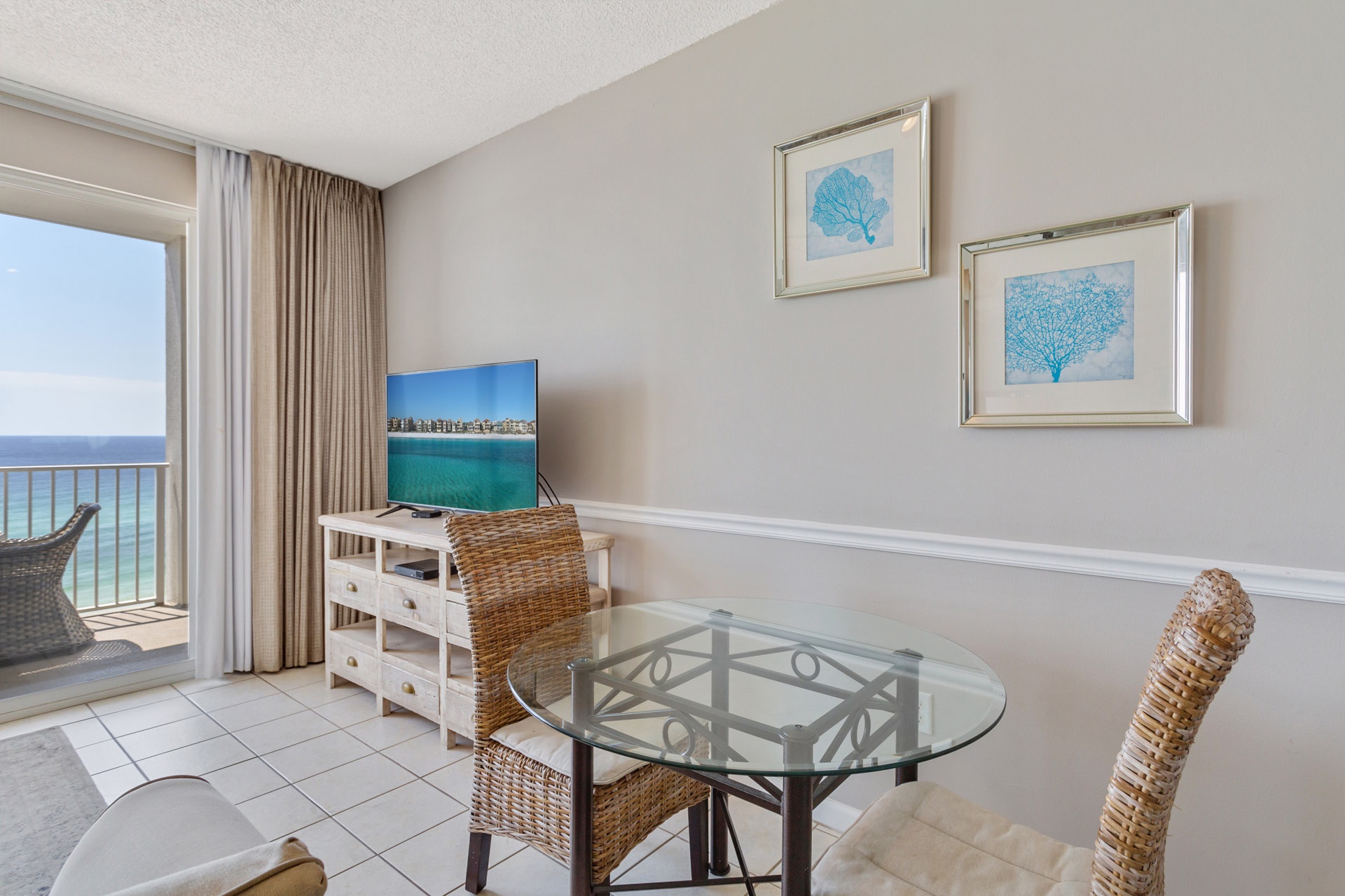 22-Majestic-Sun-709A-Dining