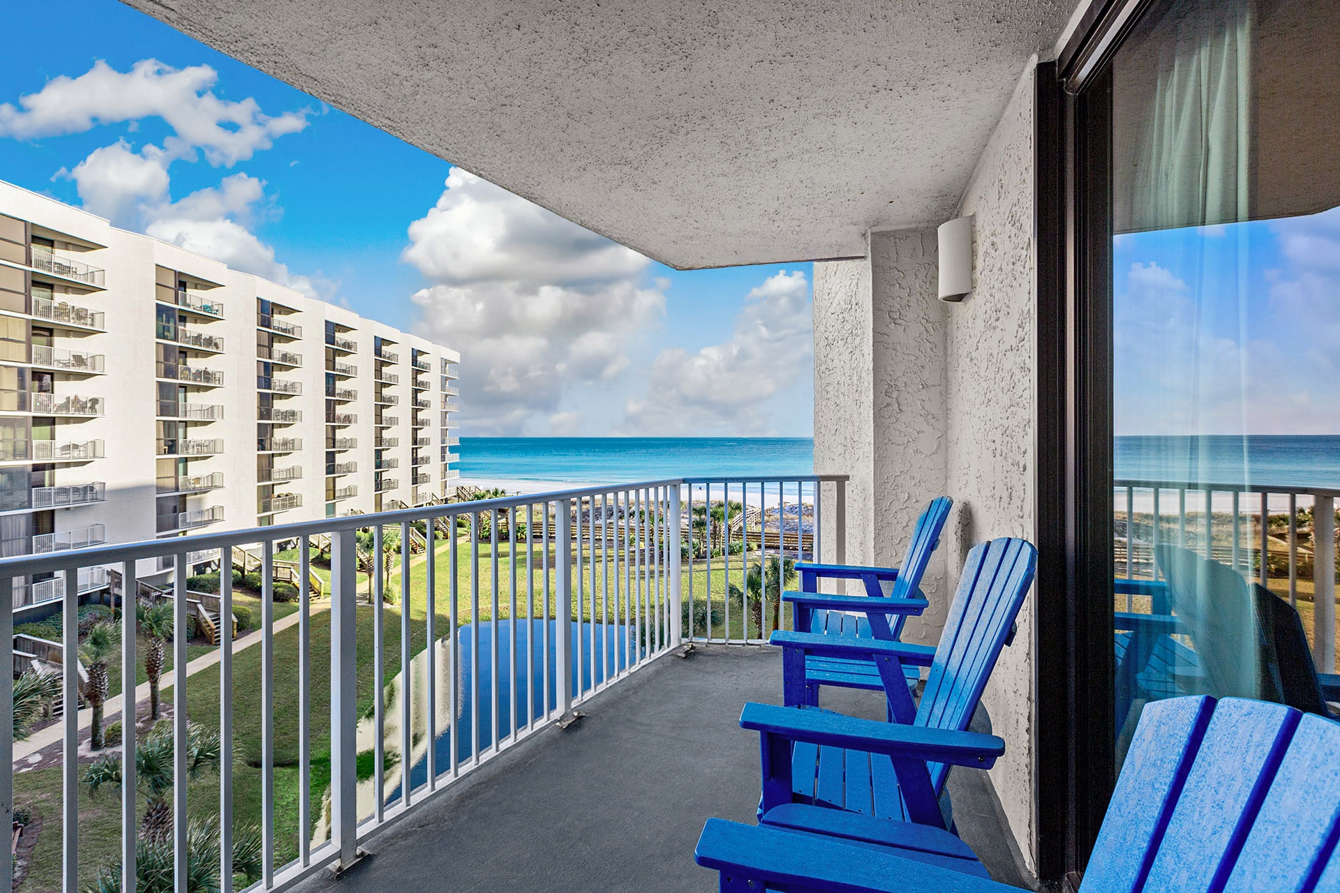 Mainsail 247 Balcony