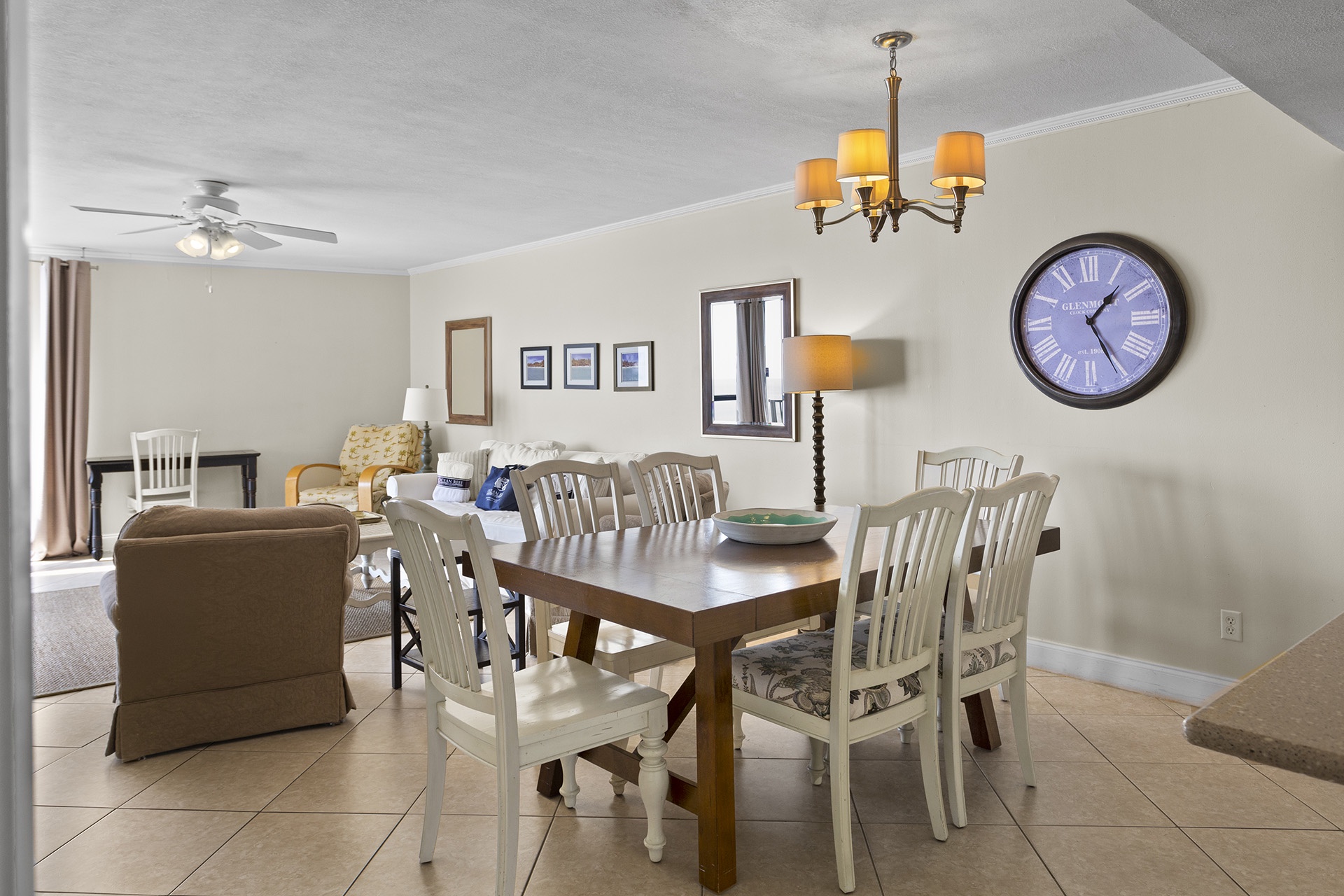 Mainsail 154 Dining Room