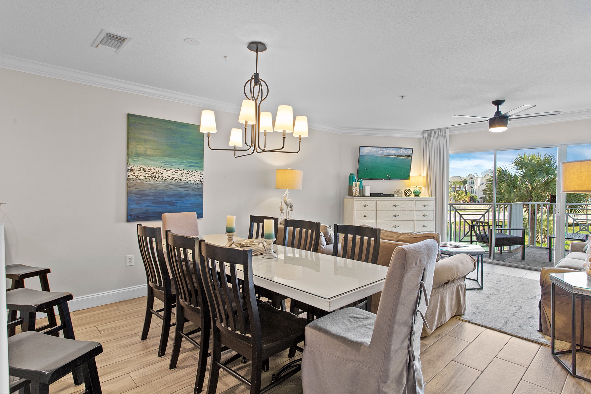 24-Amalfi-Coast-209A-Dining