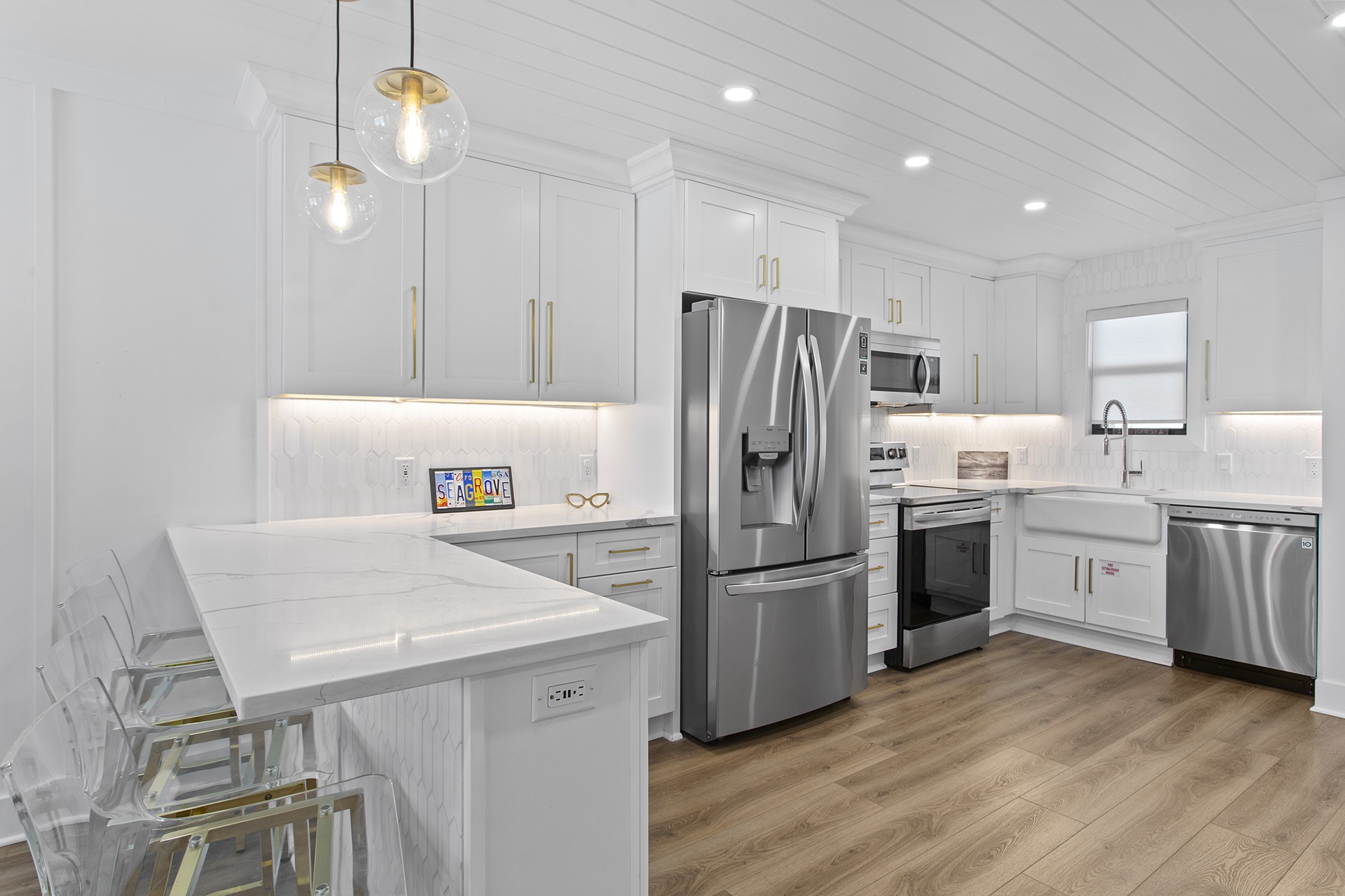 24-Beachside-Condo-7-Kitchen